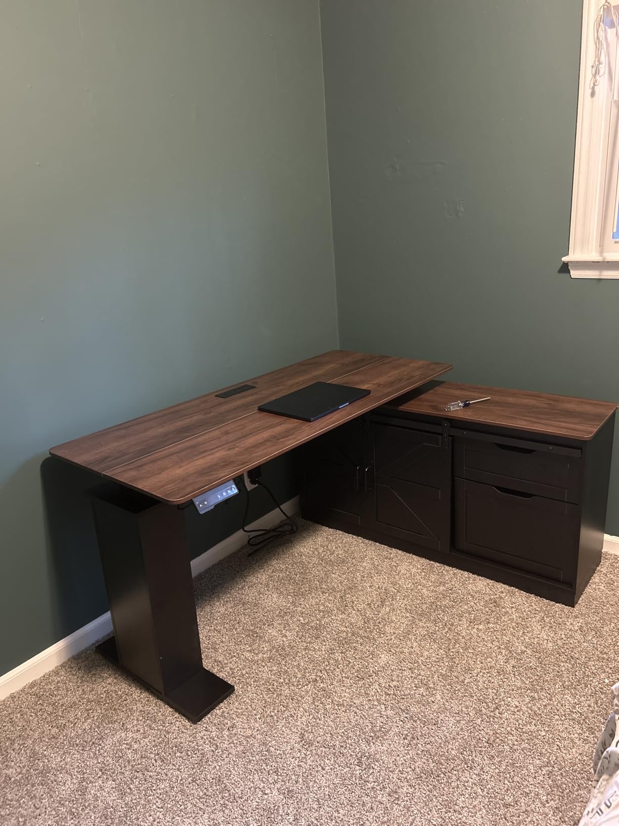 SEDETA Farmhouse L Shaped Standing Desk, 55 inch Height Adjustable Corner Desk with Storage Drawers, Standing Computer Desks with Power Outlets for Home Office, White - Customer Photo 2