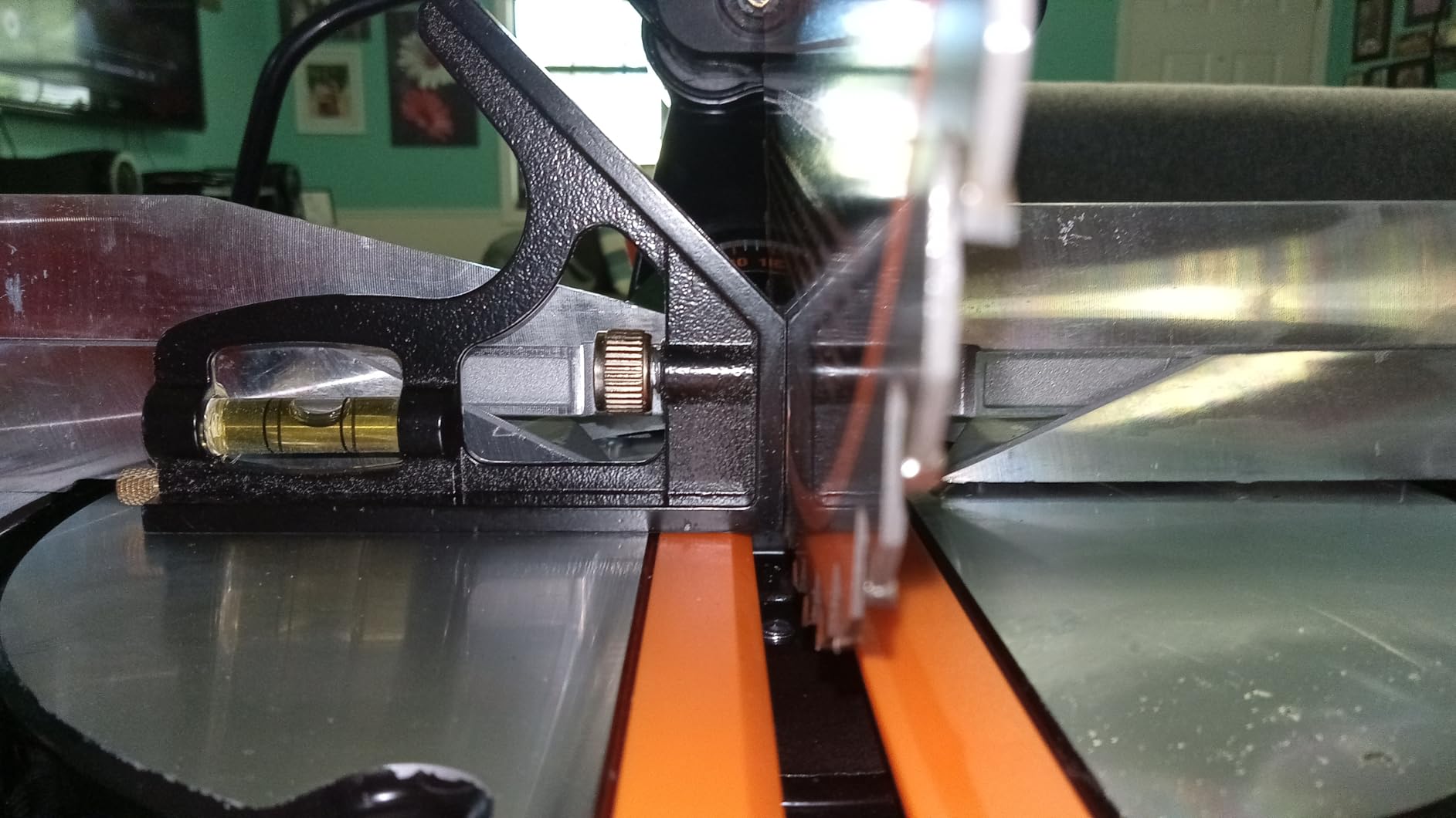 WEN 20V Max 7.25-Inch Cordless Sliding Miter Saw, Single Bevel and Brushless with LED Cutline Guide, 4.0Ah Lithium-Ion Battery and Charger (20672) - Customer Photo 2