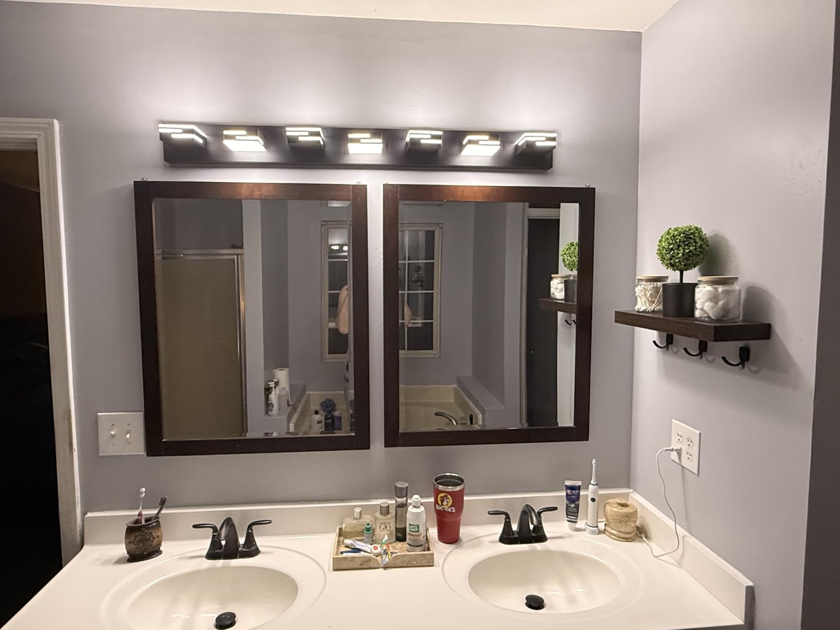 LKHF LED Modern Bathroom Vanity Light Fixtures 3-Light 5CCT Dimmable Matte Black Vanity Lights for Bathroom Lighting Fixtures Over Mirror, with 350° Rotatable Acrylic Heads, 22-inch - Customer Photo 1