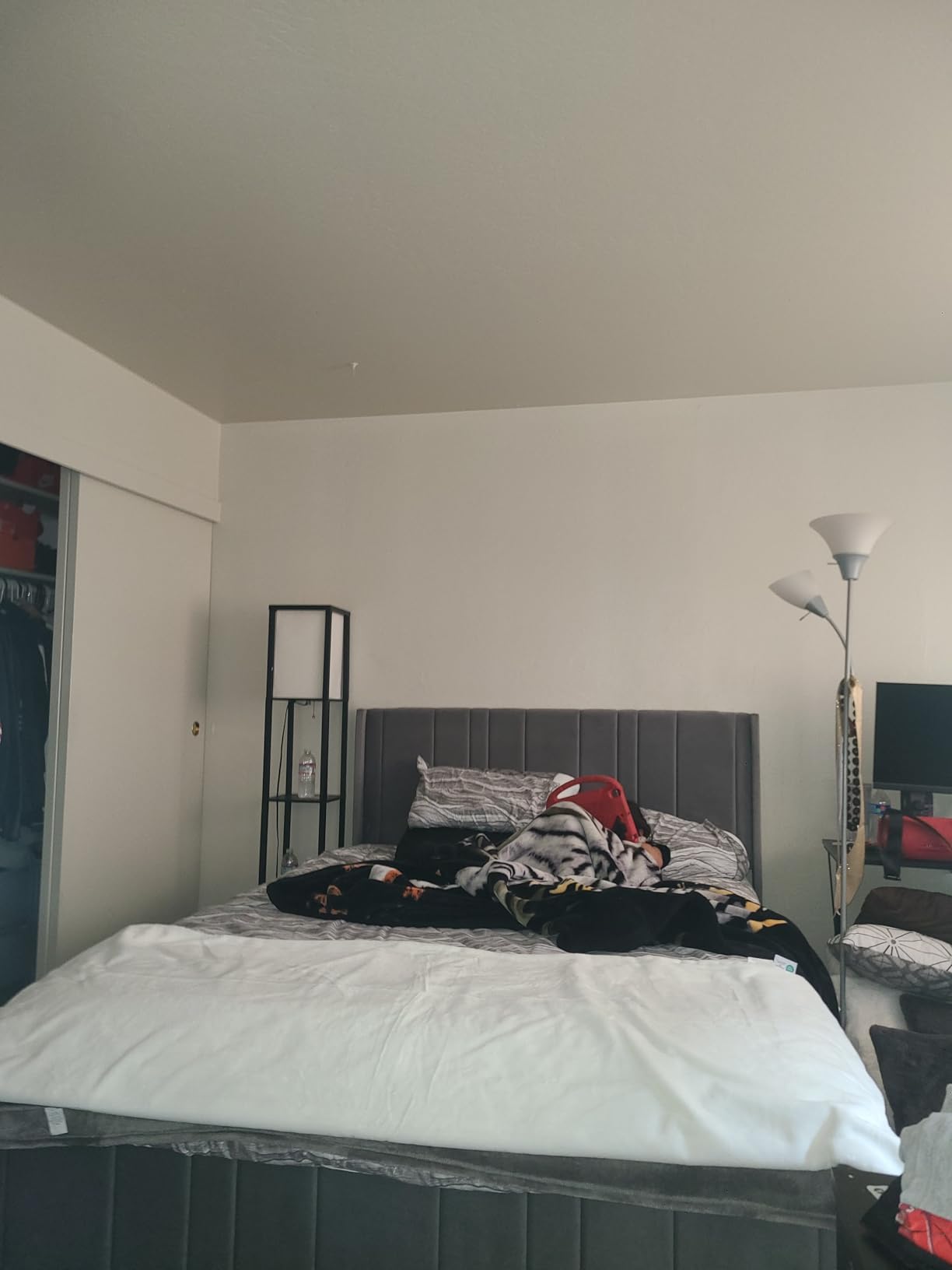 12 Inch King Size Mattress - 2025 Upgraded Hybrid Cooling Gel Memory Foam & Pocket Coils, Medium Firm Mattress in a Box for Back Neck Pain Relief, Motion Isolation, Edge Support, Breathable, White - Customer Photo 2