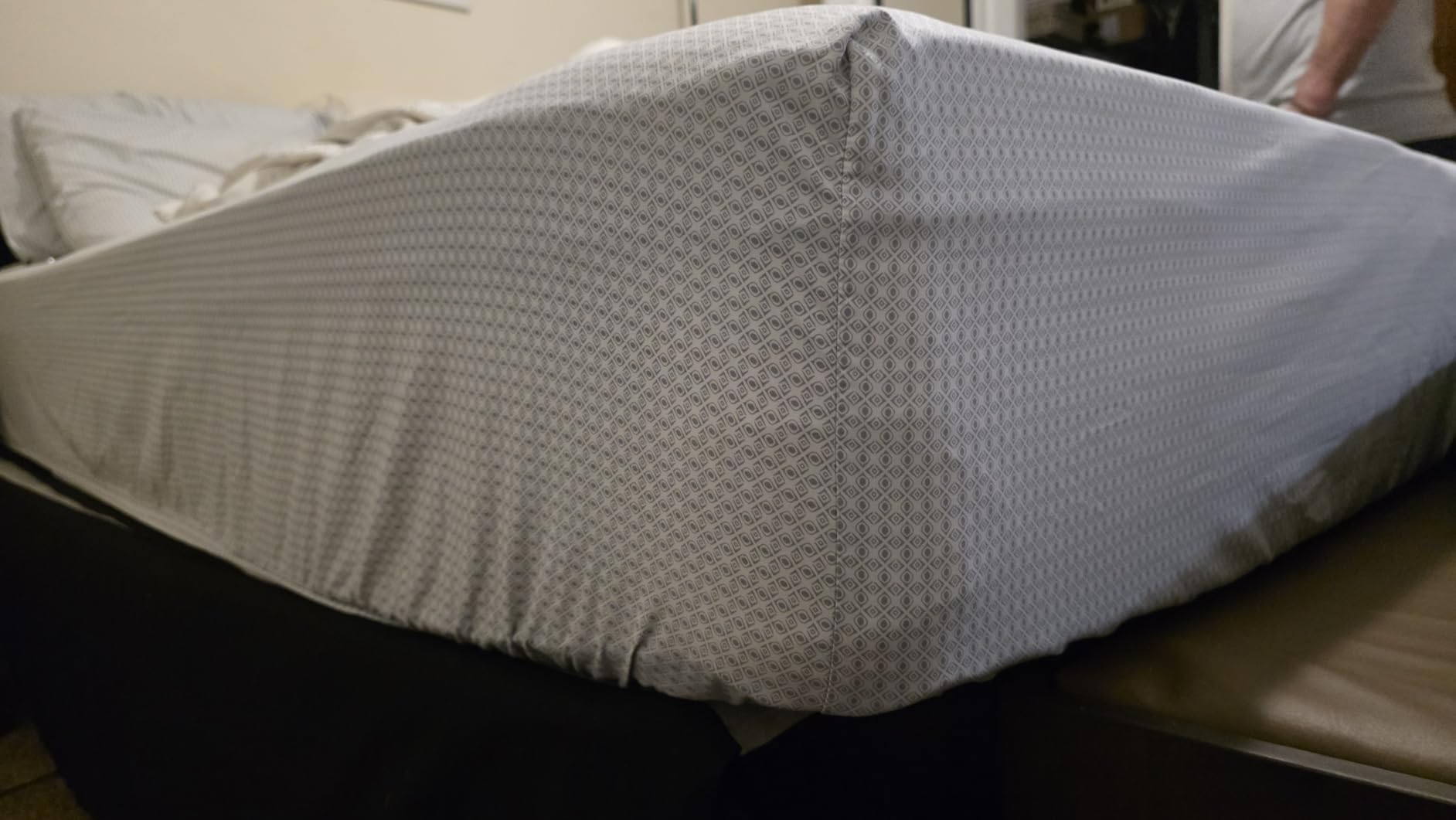 12 Inch Mattress Queen Size - 2025 Upgraded Hybrid Cooling Gel Memory Foam & Pocket Coils, Medium Firm Mattress in a Box for Back Neck Pain Relief, Motion Isolation, Edge Support, Breathable - Customer Photo 3