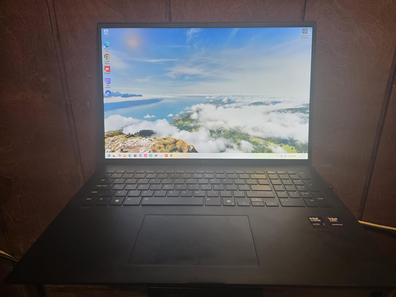 LG gram 17-inch Lightweight Laptop Computer, Intel Evo Edition Powered by Intel Core Ultra7 256V Processor, Copilot+ Windows 11 Home, 16GB RAM, 2TB SSD - Obsidian Black - Customer Photo 1