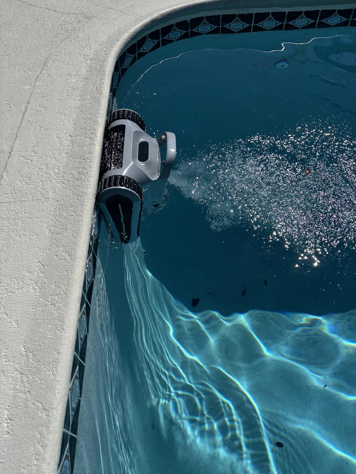 Cordless Robotic Pool Cleaner -Pool Vacuum 180W Brushless Motor, 45,000Pa Suction, Wall Climbing, Sonar Navigation, 3 Modes Automatic Pool Robot for Inground & Above-Ground Pools Up to 2150 Sq. Ft. Customer Review Cordless Robotic Pool Cleaner -Pool Vacuum 180W Brushless Motor, 45,000Pa Suction, Wall Climbing, Sonar Navigation, 3 Modes Automatic Pool Robot for Inground & Above-Ground Pools Up to 2150 Sq. Ft. - Customer Photo 2