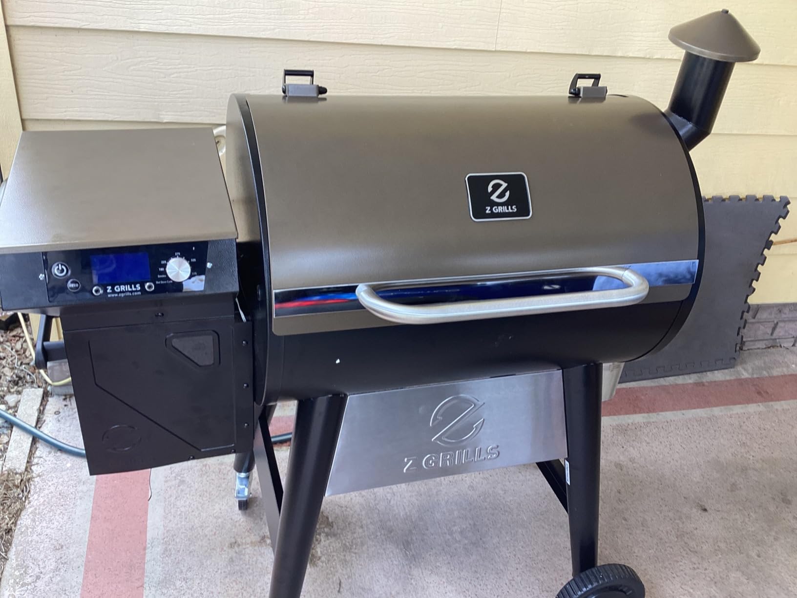 Z GRILLS 8-in-1 Outdoor BBQ Grill with PID 3.0 Controller, Wood Pellet Smoker, Auto Temperature Control, Huge Storage Cabinet Side Shelf with Tool Hooks, 572 sq in Cooking Area for Camping Party - Customer Photo 2