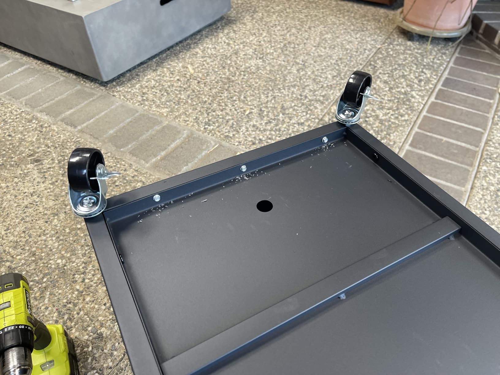 Metal Planter Box with Trellis Privacy Screen, Raised Garden Bed with Trellis & Wheels, Privacy Planters for Patio, Planter Box with Drainage Holes for Climbing Plants, Flower, 73