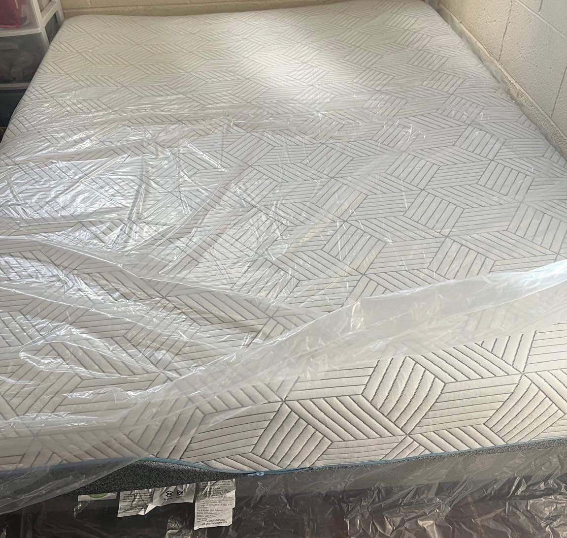 FATHOM Medium Queen Mattress 10 Inch Memory Foam Mattress Queen Size Bed in a Box for Back Pain Relief and Cool Sleep with Gel Foam and Removeable Fiberglass Free Cover, CertiPUR-US Certified - Customer Photo 4