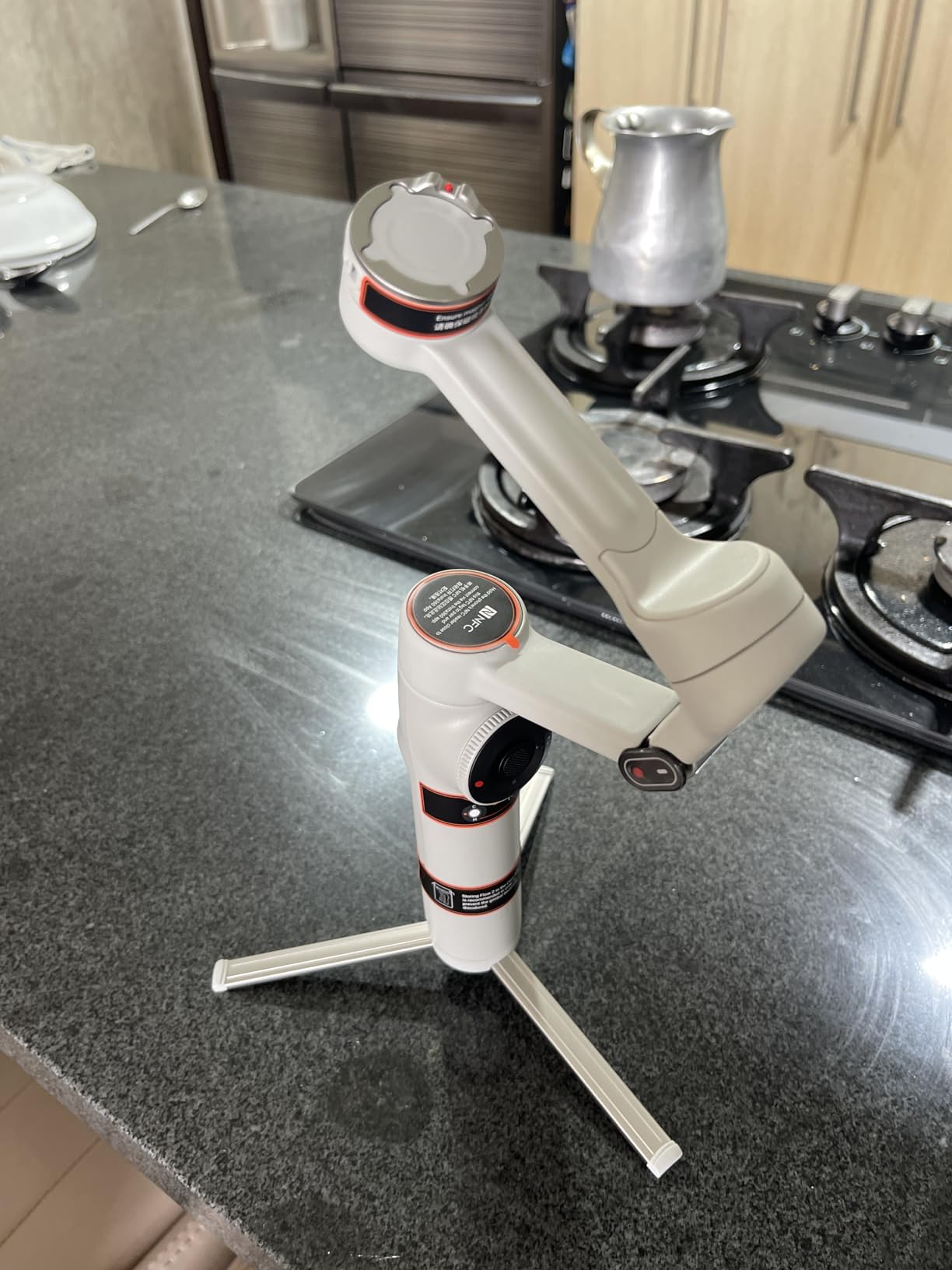 Insta360 Flow 2 Grey - Foldable AI Gimbal for iPhone, AI Tracking, Multi-Person Tracking, Built-in Tripod/Selfie Stick, Remote Control, iPhone/Android Portable Stabilizer - Customer Photo 1