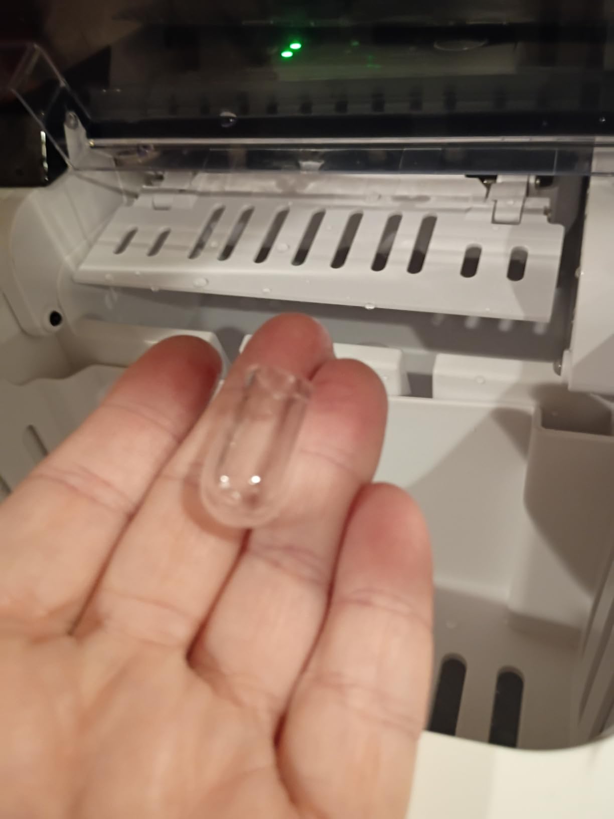 DUMOS Countertop Ice Maker with Handle, 26lbs/24H Portable Ice Machine, 9 Bullet Ice Cubes Ready in 6 Mins, Self-Cleaning, Quiet Compact Ice Maker for Home, Kitchen, RV, Camping, Black Customer Review DUMOS Countertop Ice Maker with Handle, 26lbs/24H Portable Ice Machine, 9 Bullet Ice Cubes Ready in 6 Mins, Self-Cleaning, Quiet Compact Ice Maker for Home, Kitchen, RV, Camping, Black - Customer Photo 2