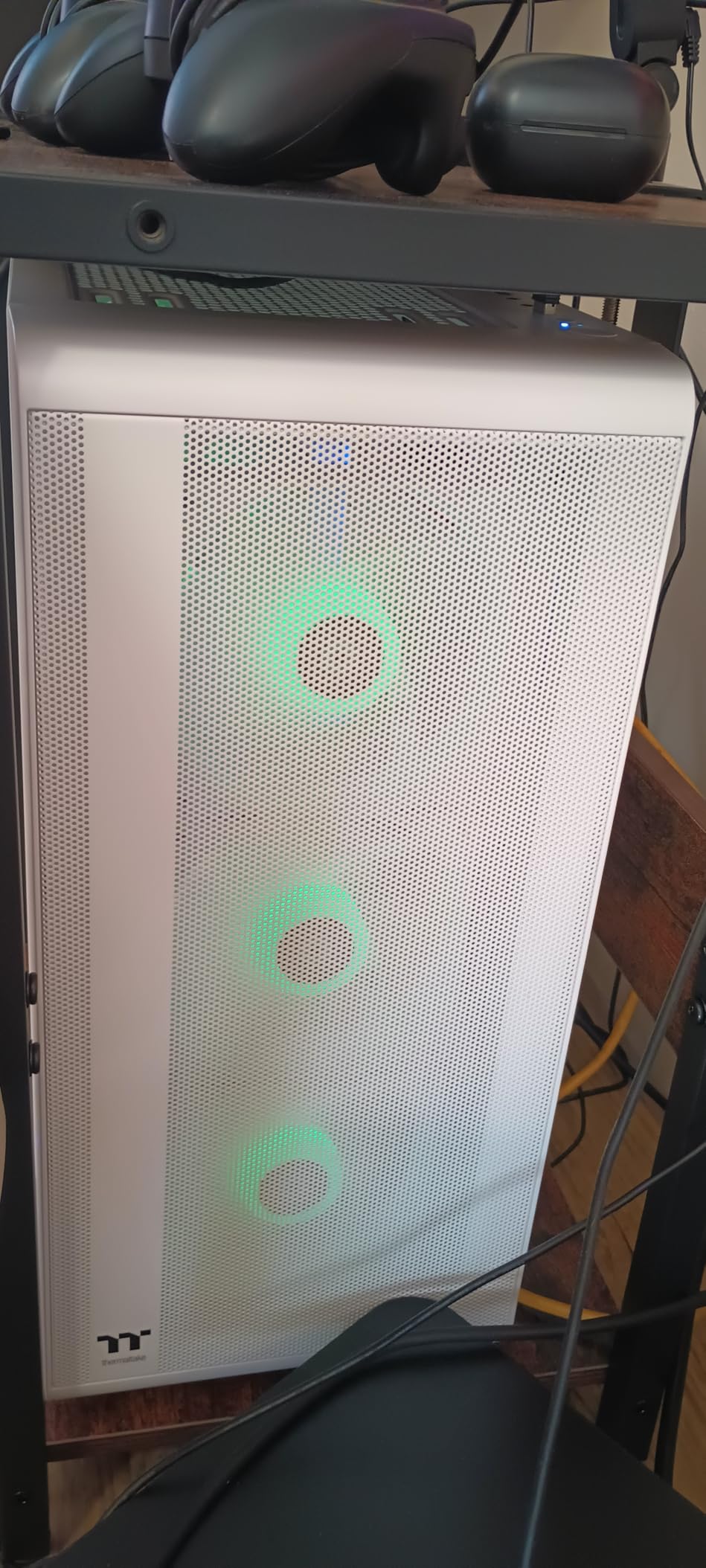 Thermaltake LCGS Quartz i1460 Gaming Desktop (Intel Core i5-14400F, ToughRam DDR4 3600Mhz 16GB RGB Memory, NVIDIA GeForce RTX 5060, 1TB NVMe M.2, WiFi, Windows 11) S2QT-B760-560-LCS - Customer Photo 3