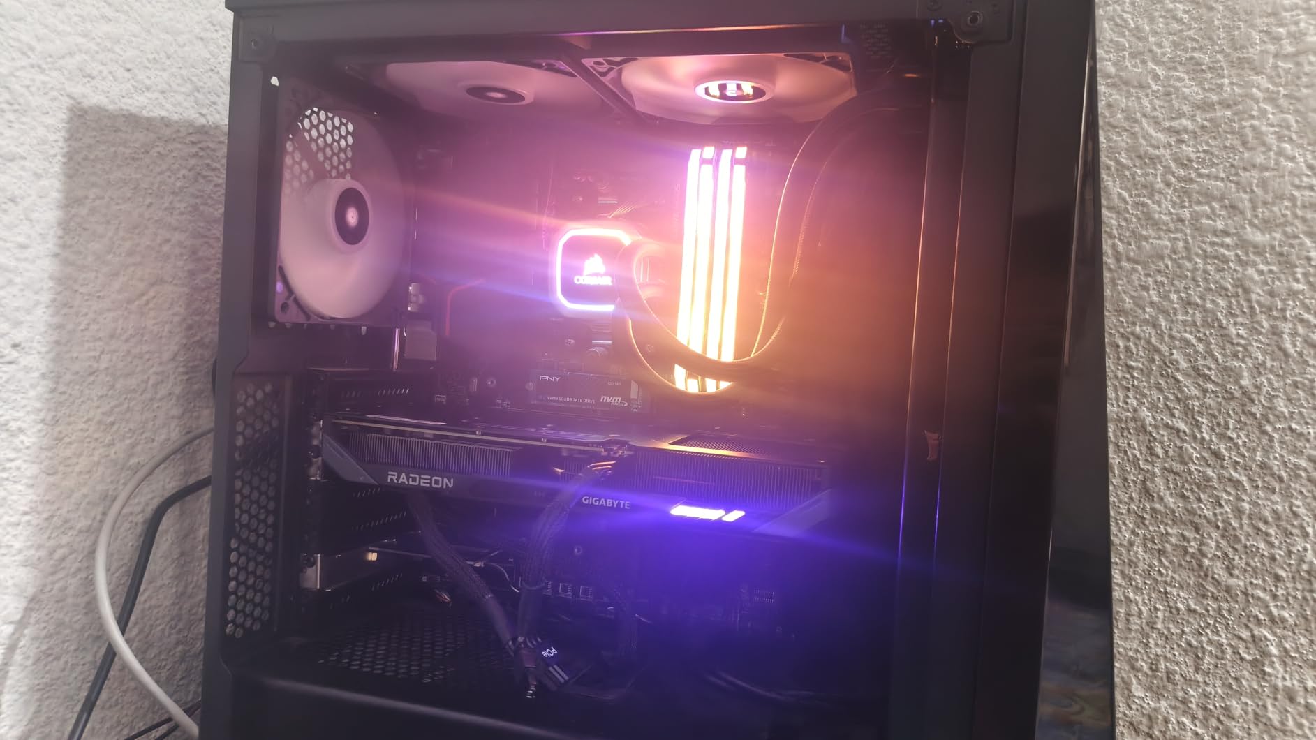 GIGABYTE Radeon RX 9060 XT Gaming OC 8G Graphics Card, PCIe 5.0 - Customer Photo 2