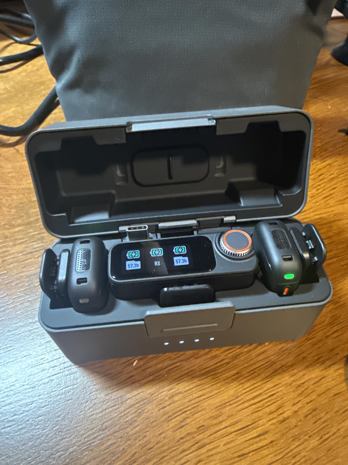 DJI Mic 3 (2 TX + 1 RX + Charging Case), Wireless Microphone for iPhone/Camera/Android, Ultralight, Adaptive Gain Control for Balanced Volume, Dual Band Anti-Interference - Customer Photo 1