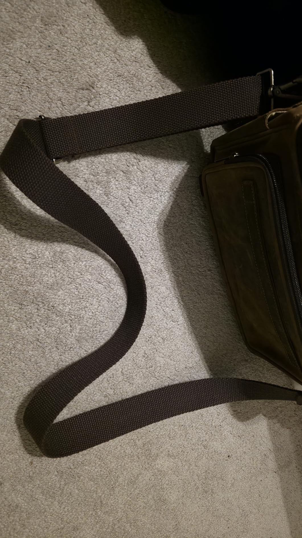 rofozzi Leather Camera Messenger Bag, Crossbody Camera Bag for Photographers with Tripod Carry Lugguage Sleeve - Customer Photo 2