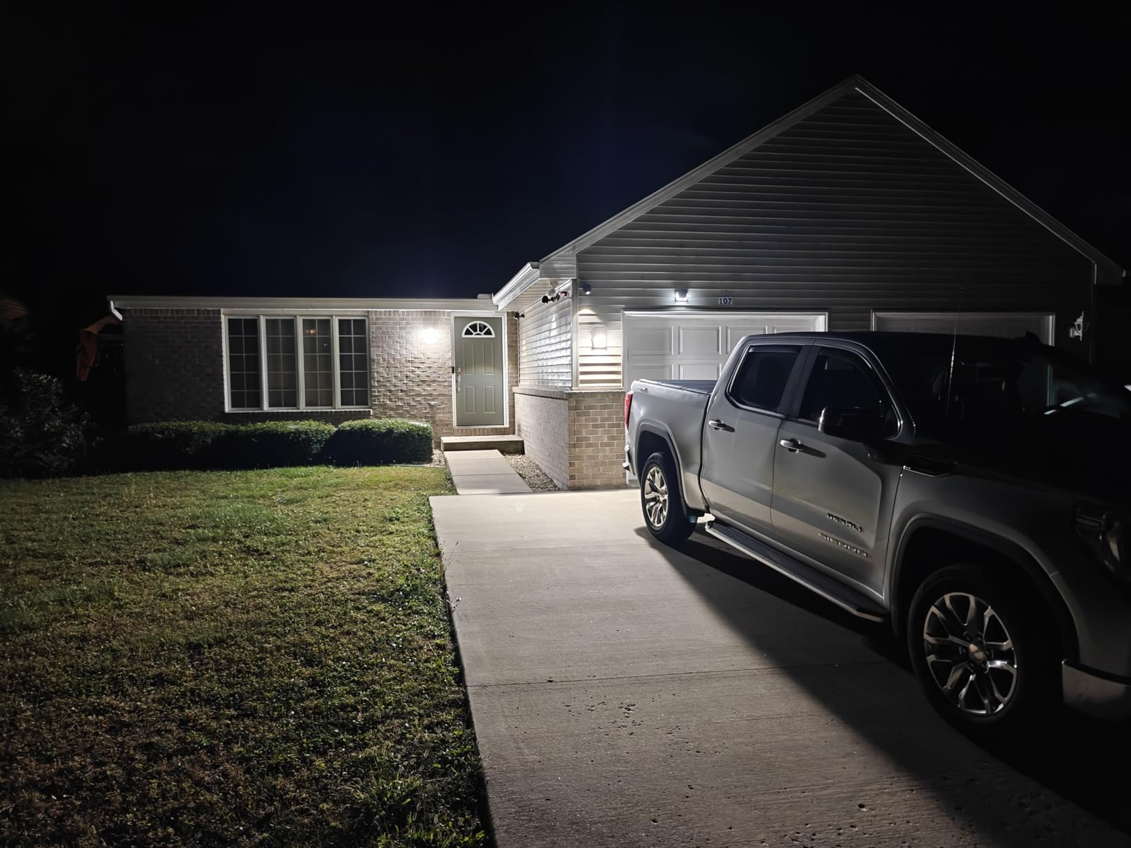 CINOTON 30W LED Wall Pack Light with Dusk to Dawn Sensor, 3600LM, 5000K Daylight [120Vac] Outdoor Wall Lights IP65 Waterproof LED Security Flood Lighting for Garage Warehouse Garden UL-Listed 2 Pack - Customer Photo 2