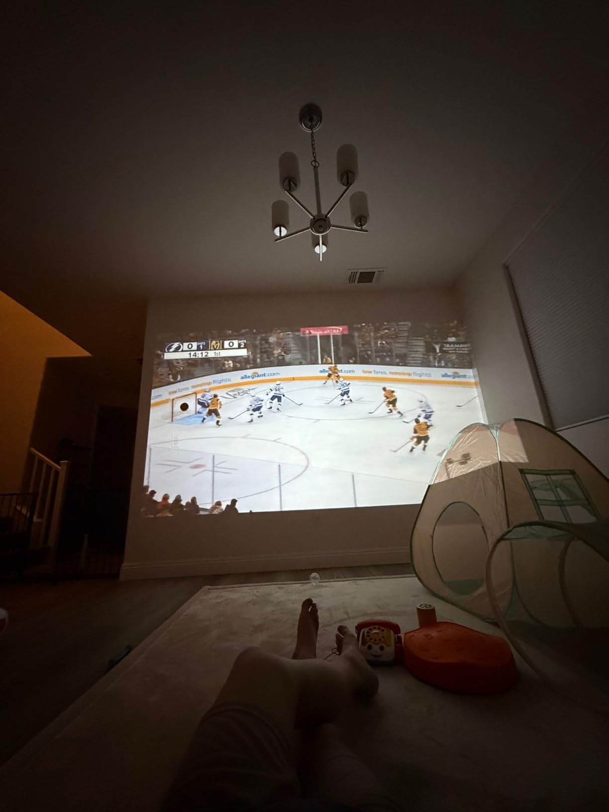 [Short Throw/Built in Apps] Projector 4K with WiFi and Bluetooth, 2000ANSI TOF Auto Focus Keystone Smart Projector for Dolby Audio Home Theater Movie, Kogata Outdoor Projector Portable Ceiling Gray customer photo 2