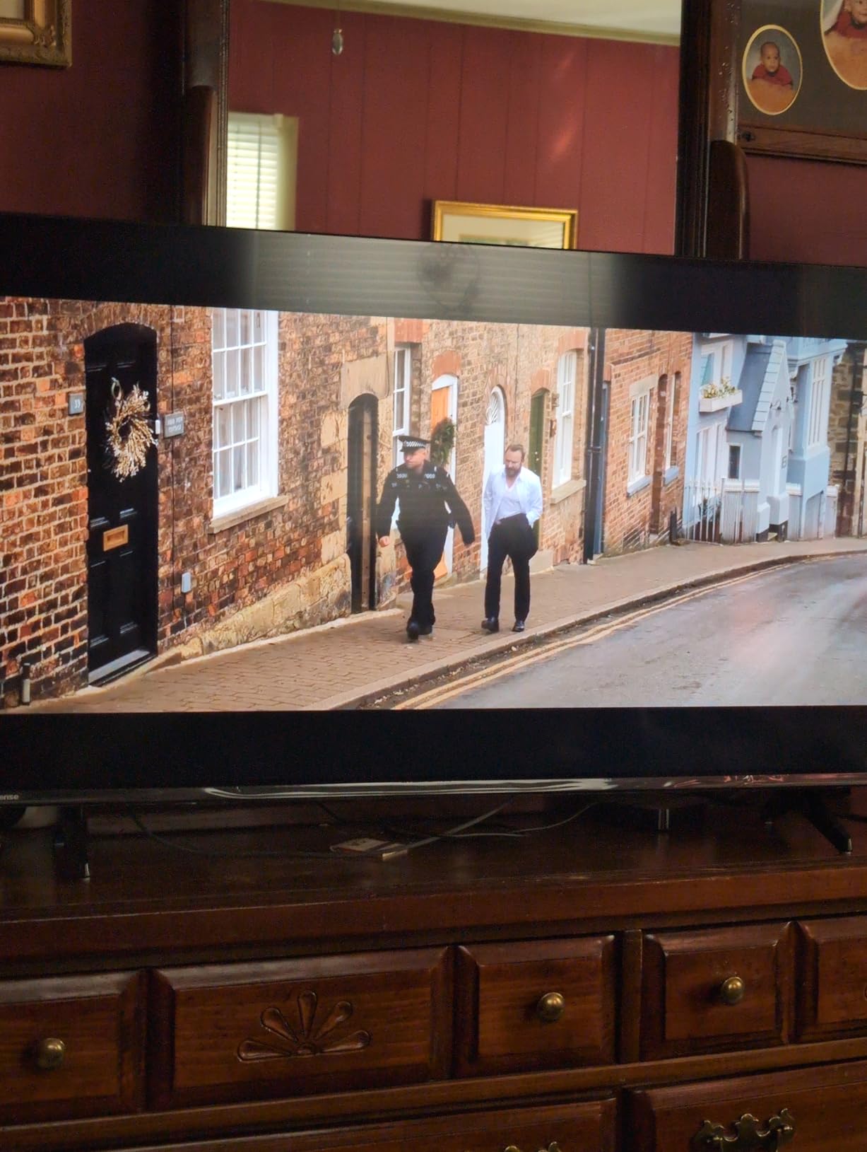 Hisense 40-Inch Class QD4 Series Hi-QLED FHD Smart Fire TV (40QD4QF, 2025 Model) - Quantum Dot Color, DTS Virtual: X, Alexa Built in, Slim Bezel Design - Customer Photo 1