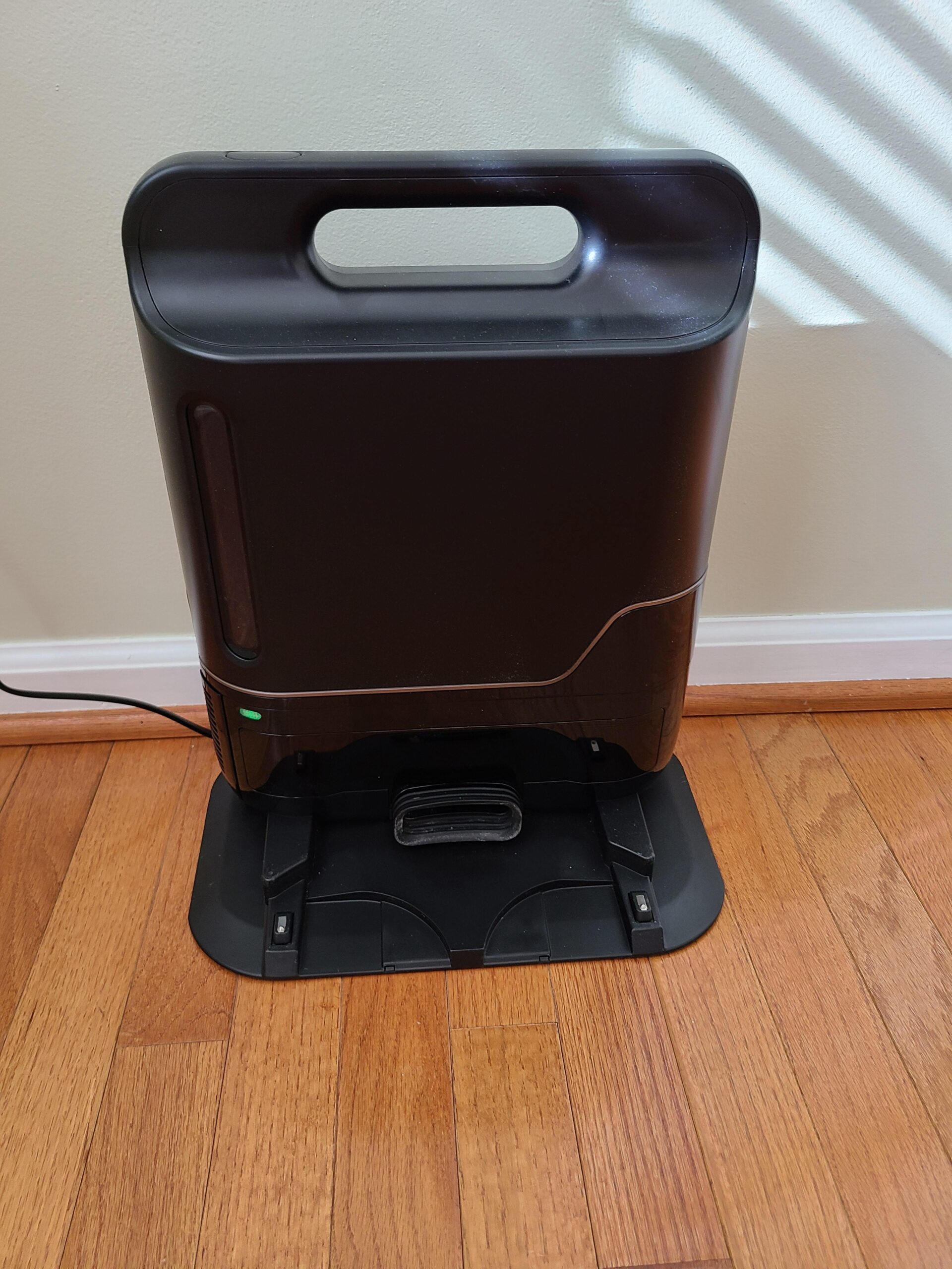 Shark Matrix Plus Robot Vacuum and Mop with Self-Empty HEPA Base, Sonic Mopping, Matrix Clean, Home Mapping, HEPA Bagless Self Empty Base, CleanEdge, for Pet Hair, UR2650WS - Customer Photo 1