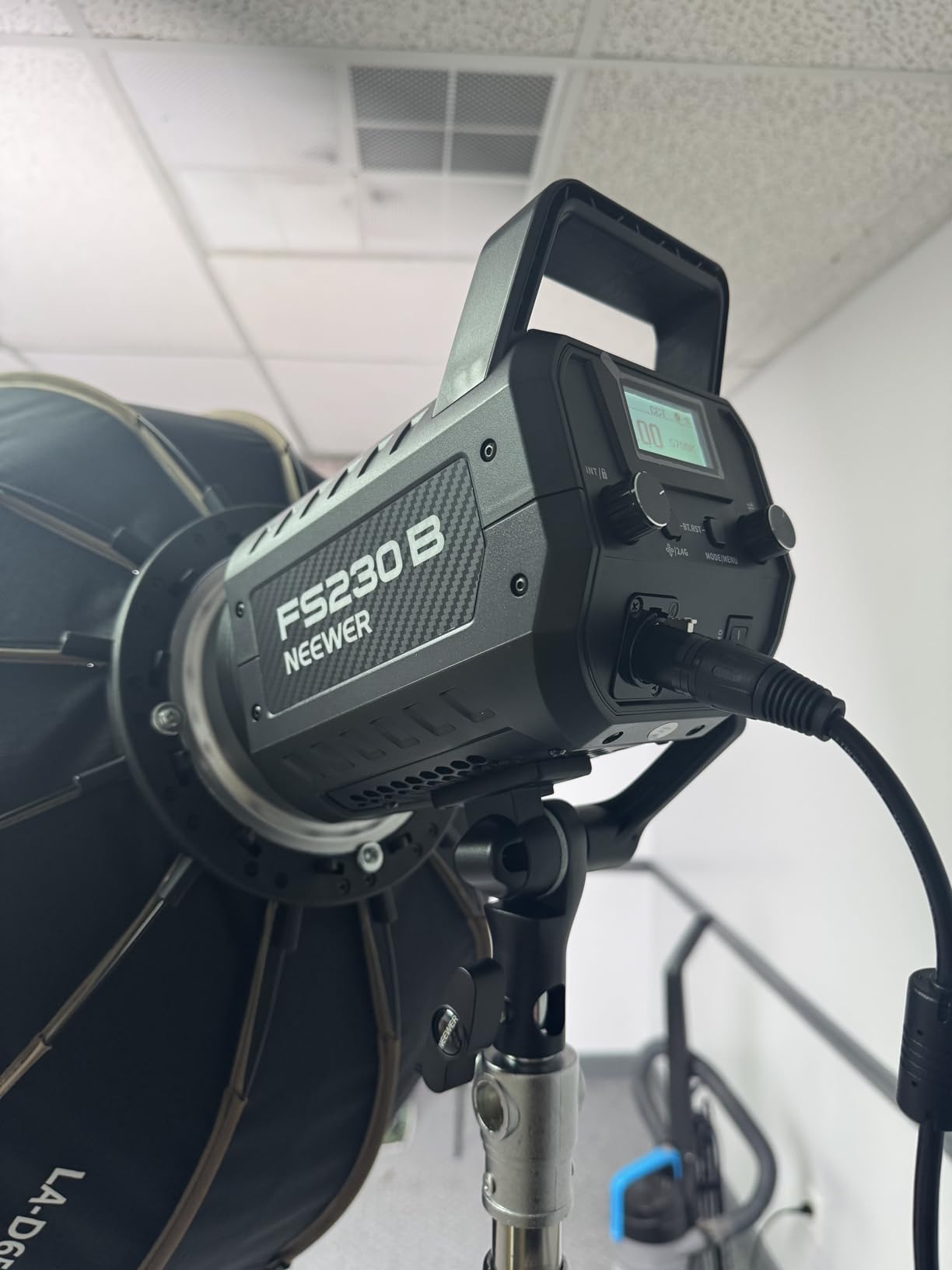 NEEWER FS300B 300W LED Studio Video Light, Bi Color COB Continuous Lighting with 2.4G/APP Control 44500Lux/1m 2700K-6500K CRI97+, 12 Scenes, Bowens Mount Spotlight for Photography Recording Streaming Customer Review NEEWER FS300B 300W LED Studio Video Light, Bi Color COB Continuous Lighting with 2.4G/APP Control 44500Lux/1m 2700K-6500K CRI97+, 12 Scenes, Bowens Mount Spotlight for Photography Recording Streaming - Customer Photo 2