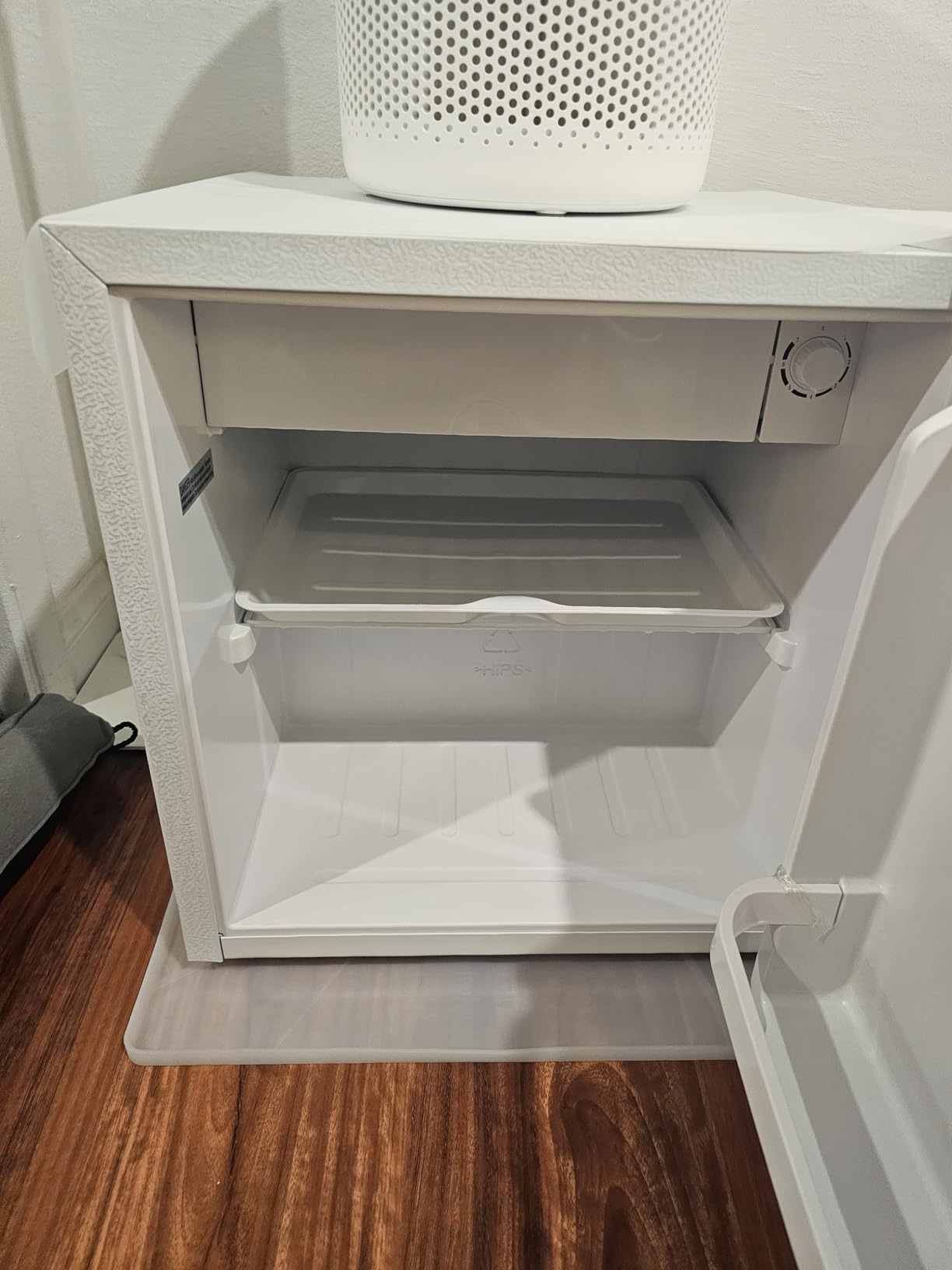 1.6 Cu.ft Mini Fridge with Freezer, Compact Refrigerator, Single Reversible Door, Ultra Quiet, Energy Efficient for Office, Dorm, Bedroom, Apartment, Silver - Customer Photo 2