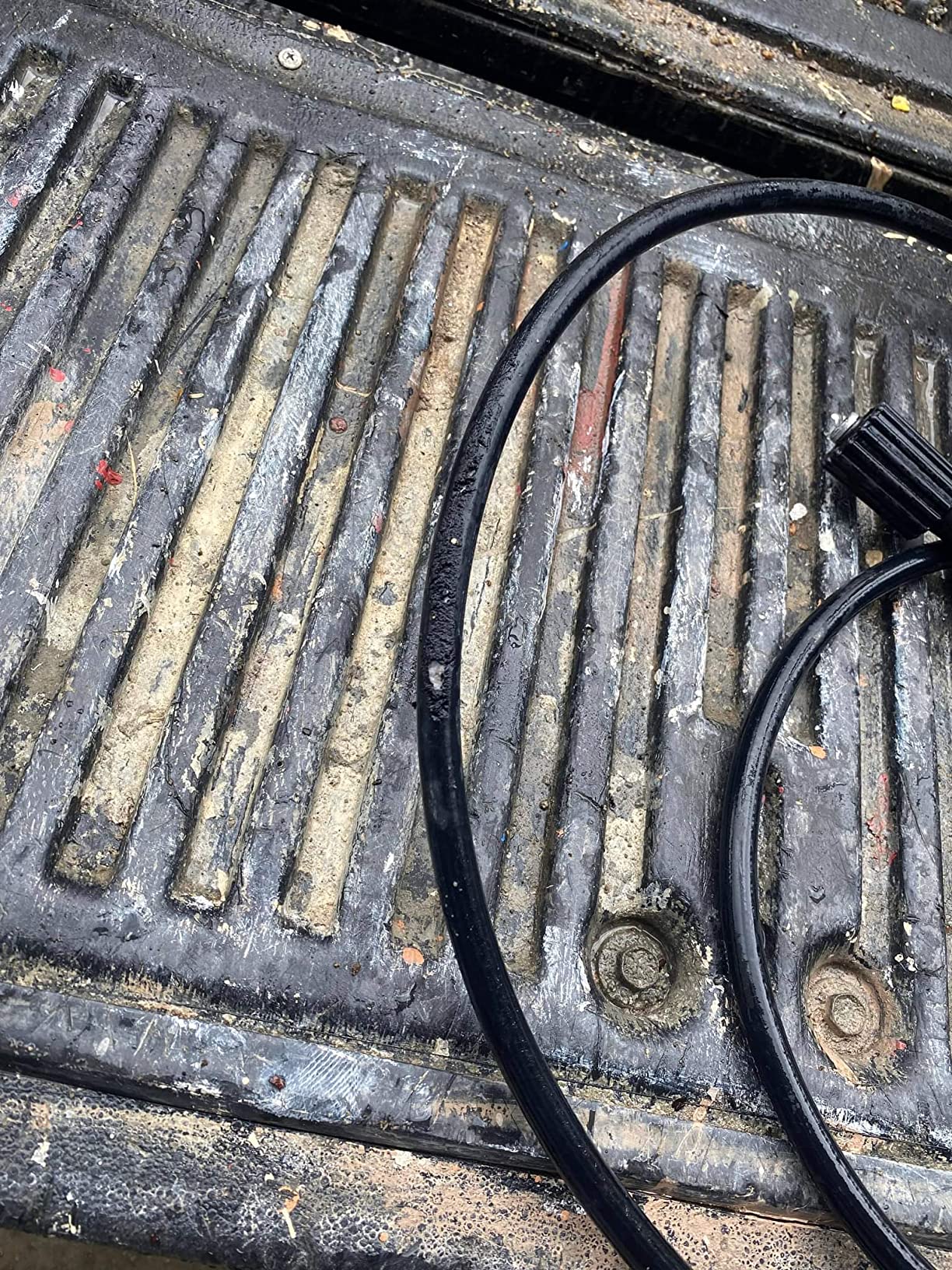 BILT HARD 4000 PSI 4.0 GPM GAS Pressure Washer, 302cc Engine, Gas Power Washer with Triplex Pump, Spray Gun and Wand, Built-In Soap Tank, 5 QC Nozzle Tips, 50 Ft Hose with 3/8