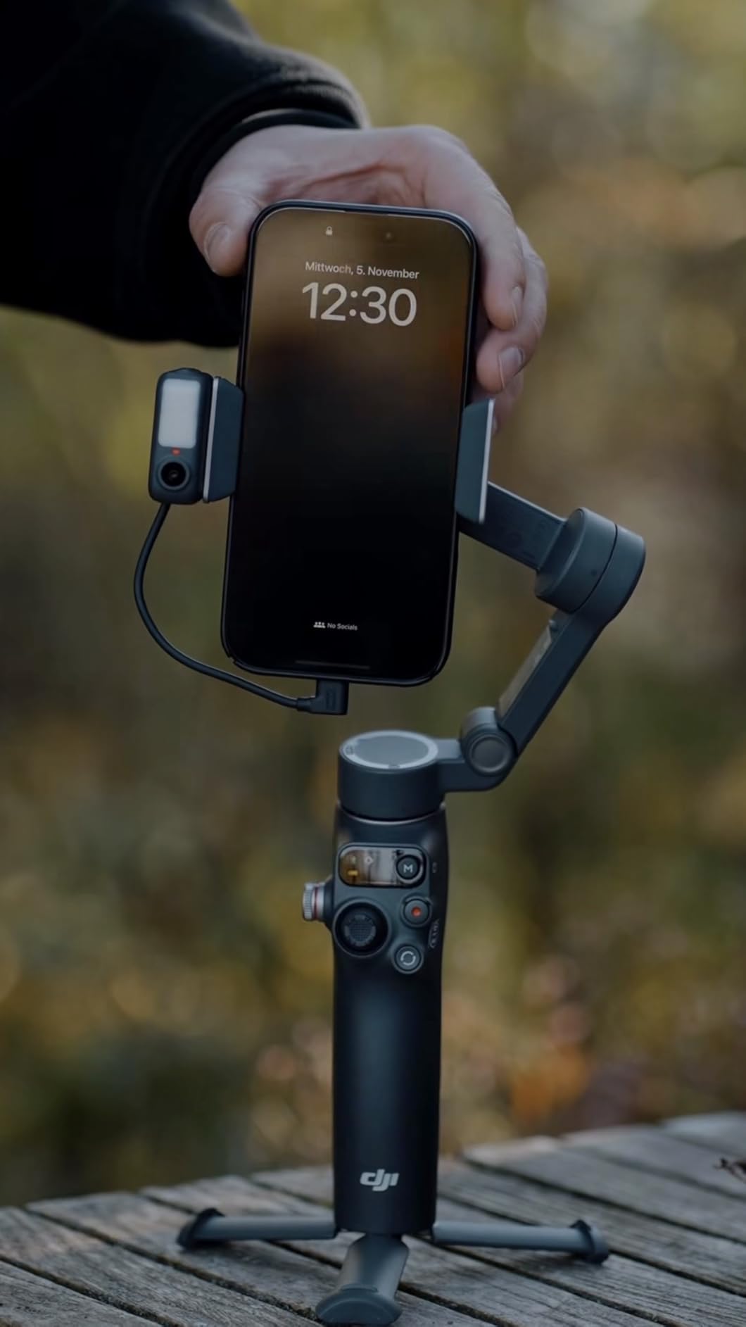 DJI Osmo Mobile 8 Gimbal Stabilizer for Phone, AI Native Tracking with Audio & Lighting, 360° Pan Rotation, Built-in Extension Rod & Tripod, 10h Battery, Extension Rod, Robust 3-Axis Stabilization - Customer Photo 2