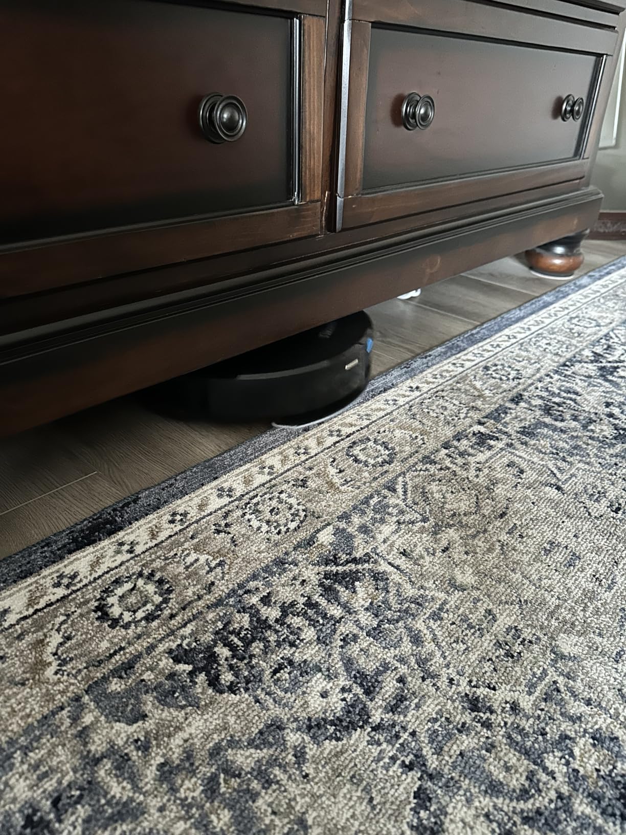 Tikom Robot Vacuum and Mop, 6000Pa Robotic Vacuum Cleaner with Self-Emptying Base, 90 Days Capacity, LiDAR Navigation, Home Mapping, Ideal for Pet Hair, Hard Floors, Carpet (L8000 Plus) - Customer Photo 1