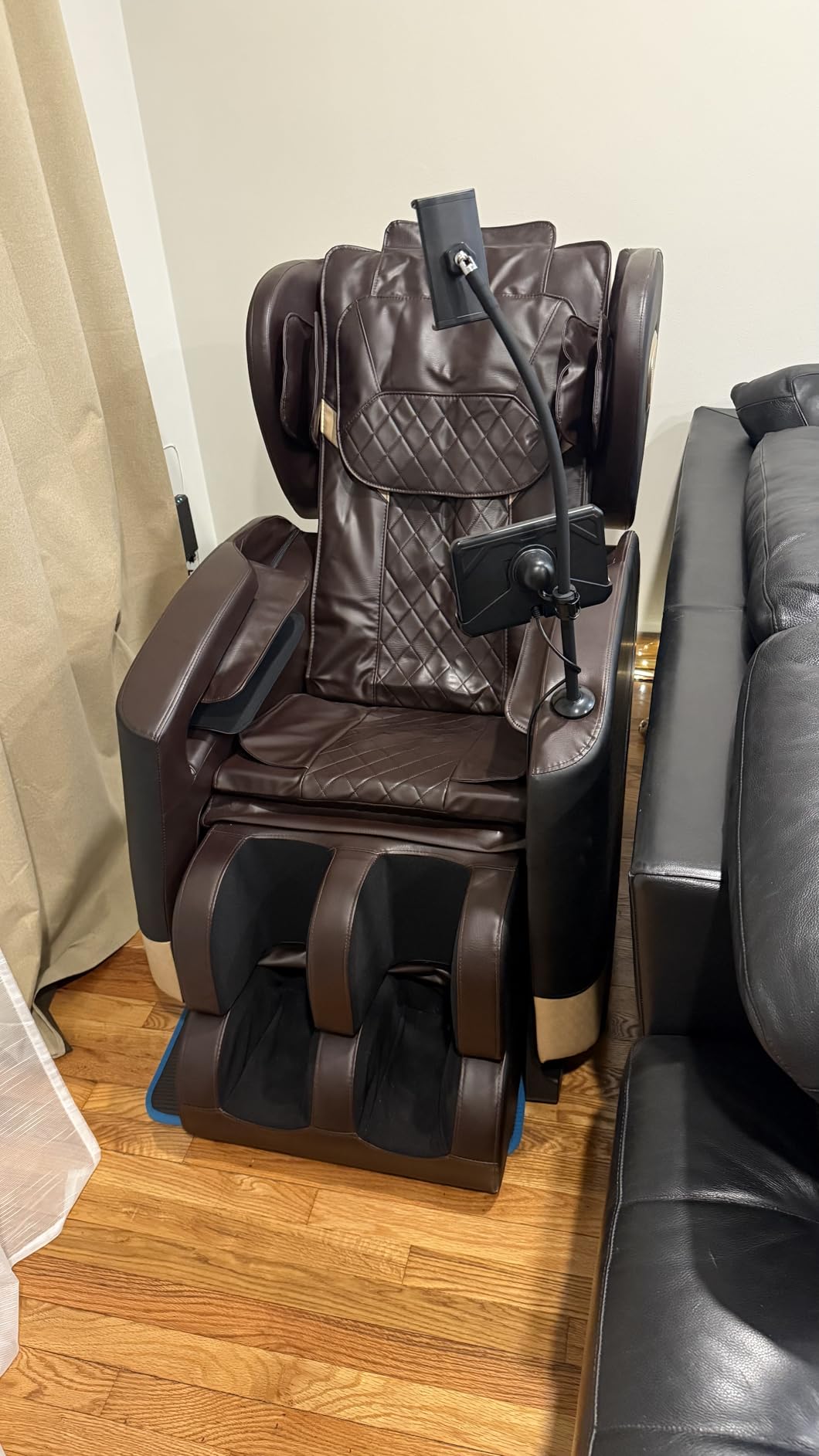 2026 Massage Chair Full Body, Zero Gravity Massage Chair with 10 Fix Rollers, Airbags, Heating, Foot Massage, Auto Modes, Bluetooth Speaker, Smart Screen Controller (Upgraded Version) customer photo 2