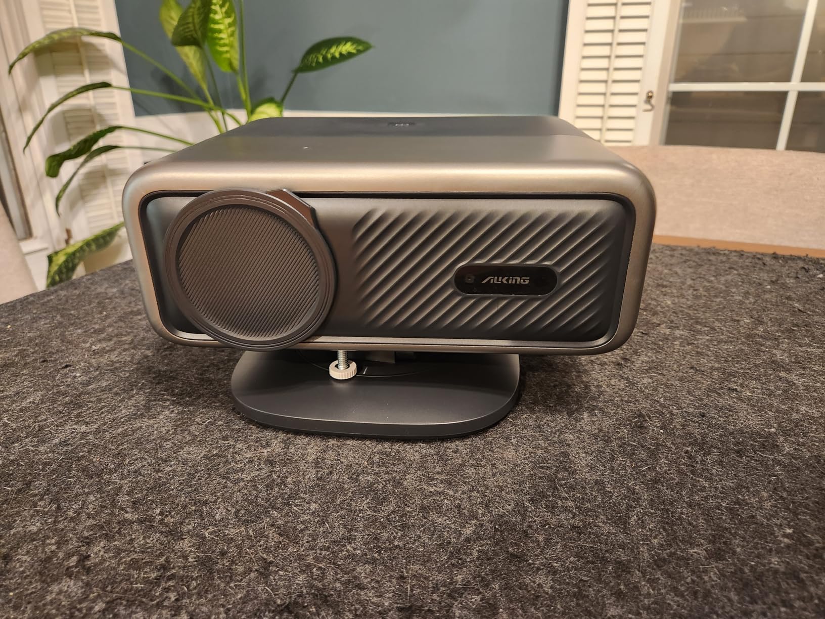 [ Officially-Licensed APP & Dolby Audio] 4K Projector with WiFi and Bluetooth,TOF Real-Time Auto Focus Smart Projector, AuKing Outdoor Movie Home Theater Proyector with Omni-Adjustable Stand - Customer Photo 2