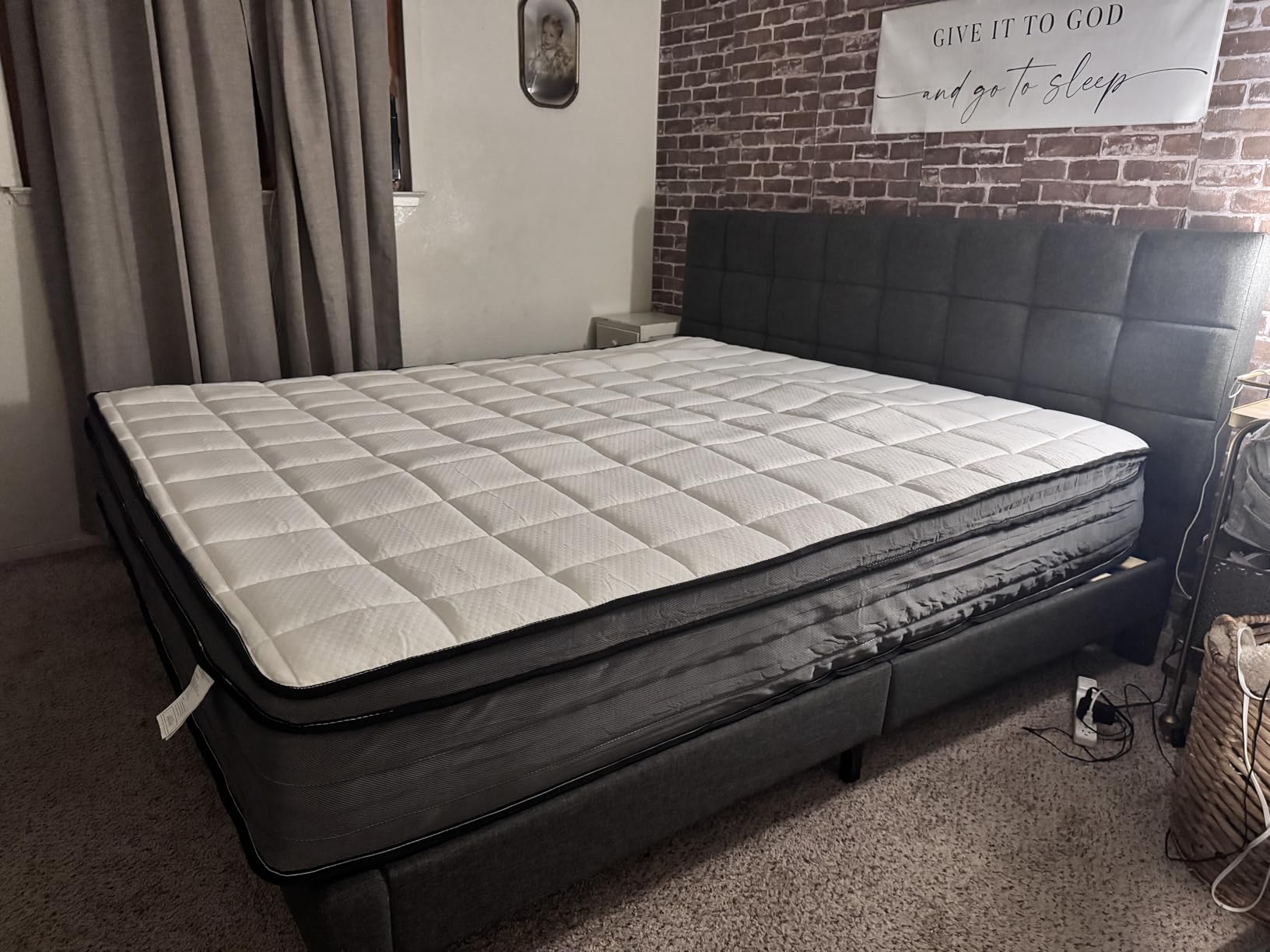 Ayeawo California King Mattress, 12 Inch Cal King Hybrid Mattress with Motion Isolation Pocketed Springs & Pressure Relief Gel Memory Foam, Medium Firm Cali King Mattress in a Box, CertiPUR-US - Customer Photo 1