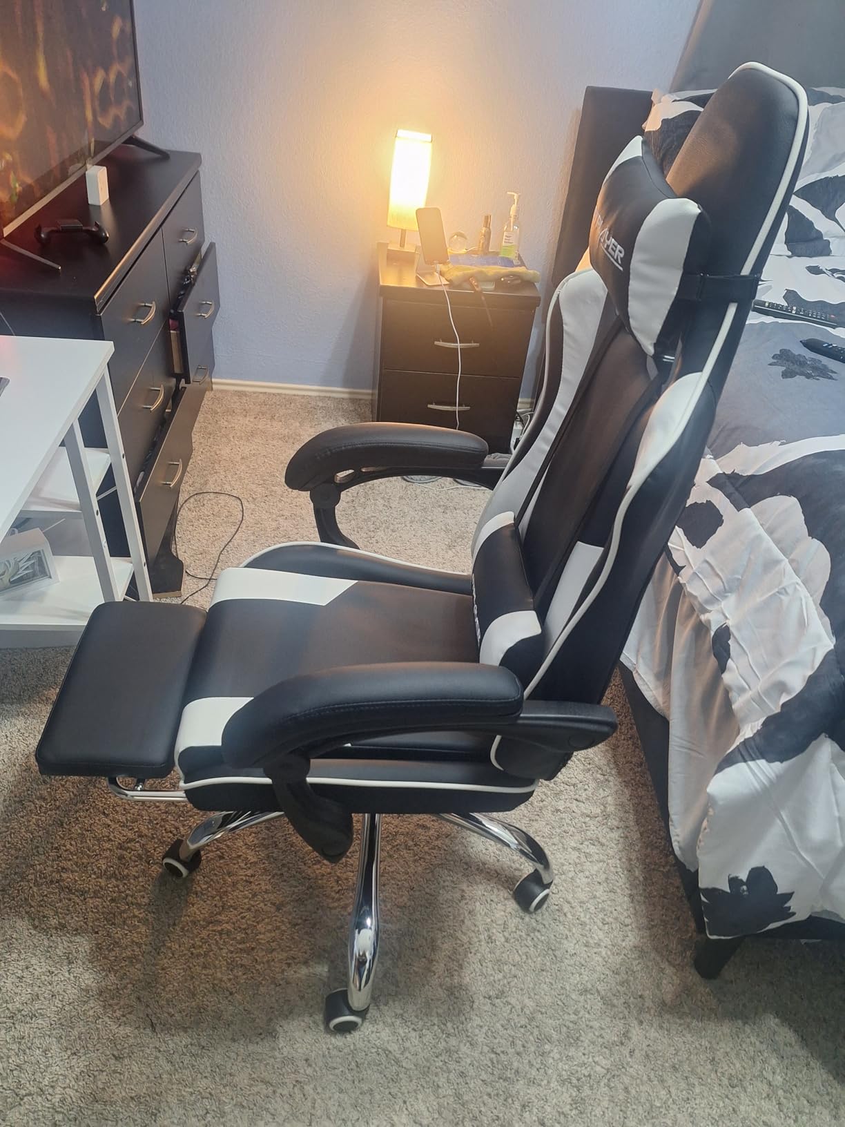 GTPLAYER Gaming Chair, Computer Chair with Footrest and Lumbar Support, Height Adjustable Game Chair with 360°-Swivel Seat and Headrest and for Office or Gaming (Snow White) - Customer Photo 1