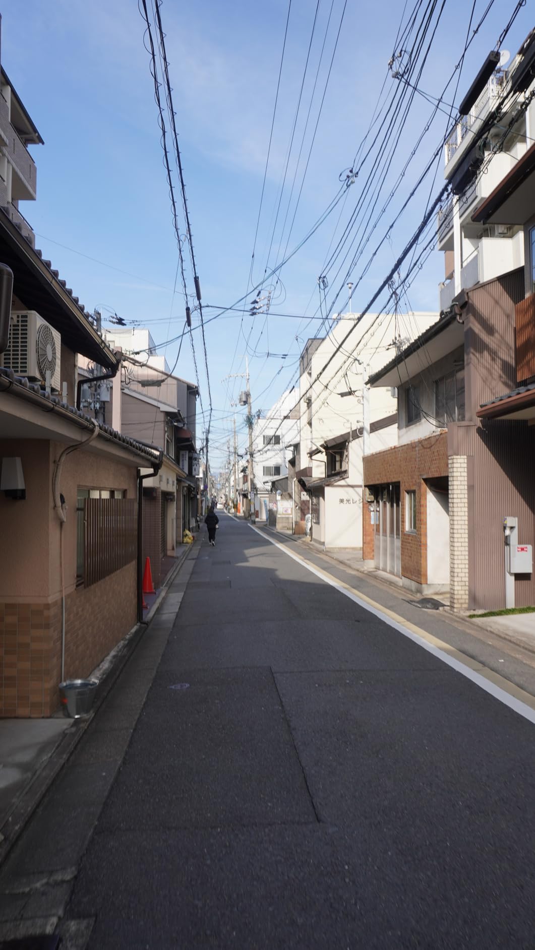 Sony Alpha ZV-E10 - APS-C Interchangeable Lens Mirrorless Vlog Camera Kit - Black, ZVE10KB - Customer Photo 2