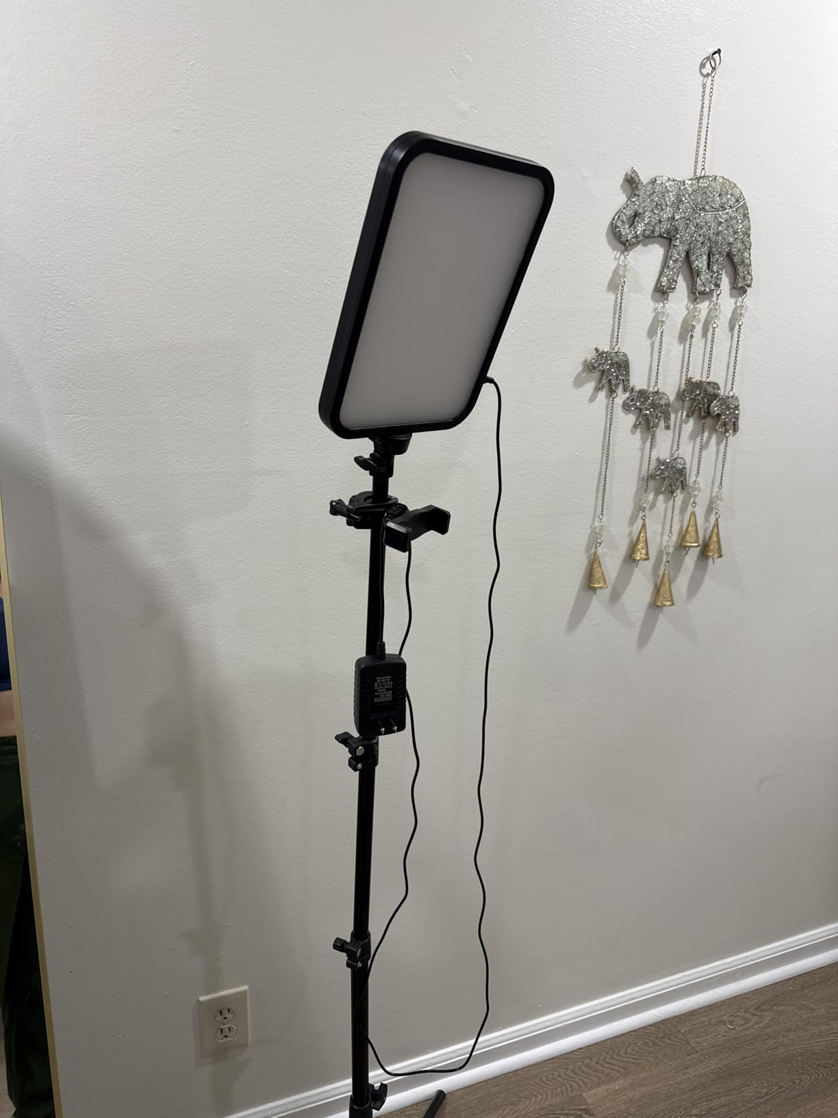 UBeesize 2-Pack LED Video Light Kit, 3000-6500K Dimmable Photography Studio Lights with Tripod Stand & Phone Holder, Video Recording & Streaming Lighting for Makeup, Gaming, YouTube Customer Review UBeesize 2-Pack LED Video Light Kit, 3000-6500K Dimmable Photography Studio Lights with Tripod Stand & Phone Holder, Video Recording & Streaming Lighting for Makeup, Gaming, YouTube - Customer Photo 1