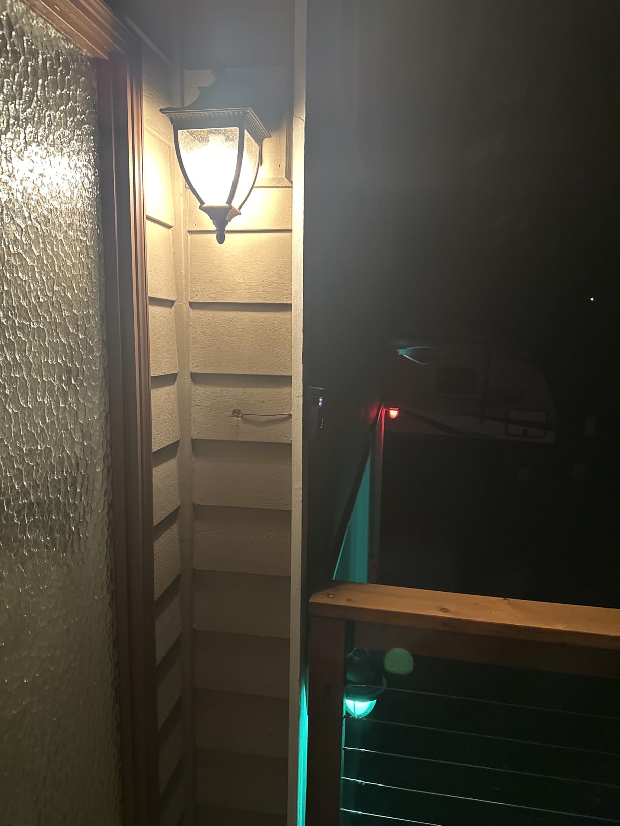 Philips Hue Essential Starter Kit: Bridge + 4 Essential E26 Smart Bulbs,White & Color Ambiance,2200K-6500K,Dimmable,Compatible with Alexa,Google,Samsung SmartThings,Apple Home - Customer Photo 1