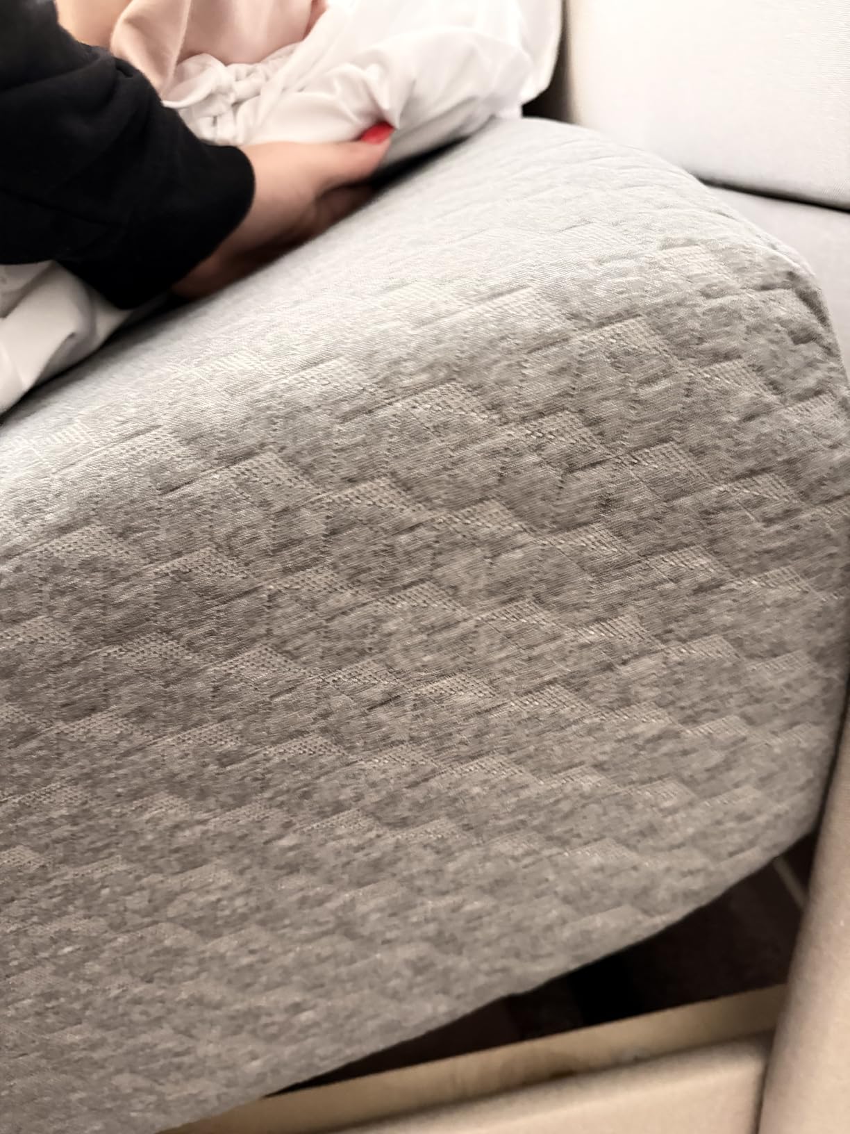 Novilla Queen Size Mattress, 10 Inch Gel Memory Foam Mattress Queen Size with Thermally Balanced Foam Core, Foam Mattresses for Cool Night Sleep & Pressure Relief, Enhanced Support & Breathability - Customer Photo 1