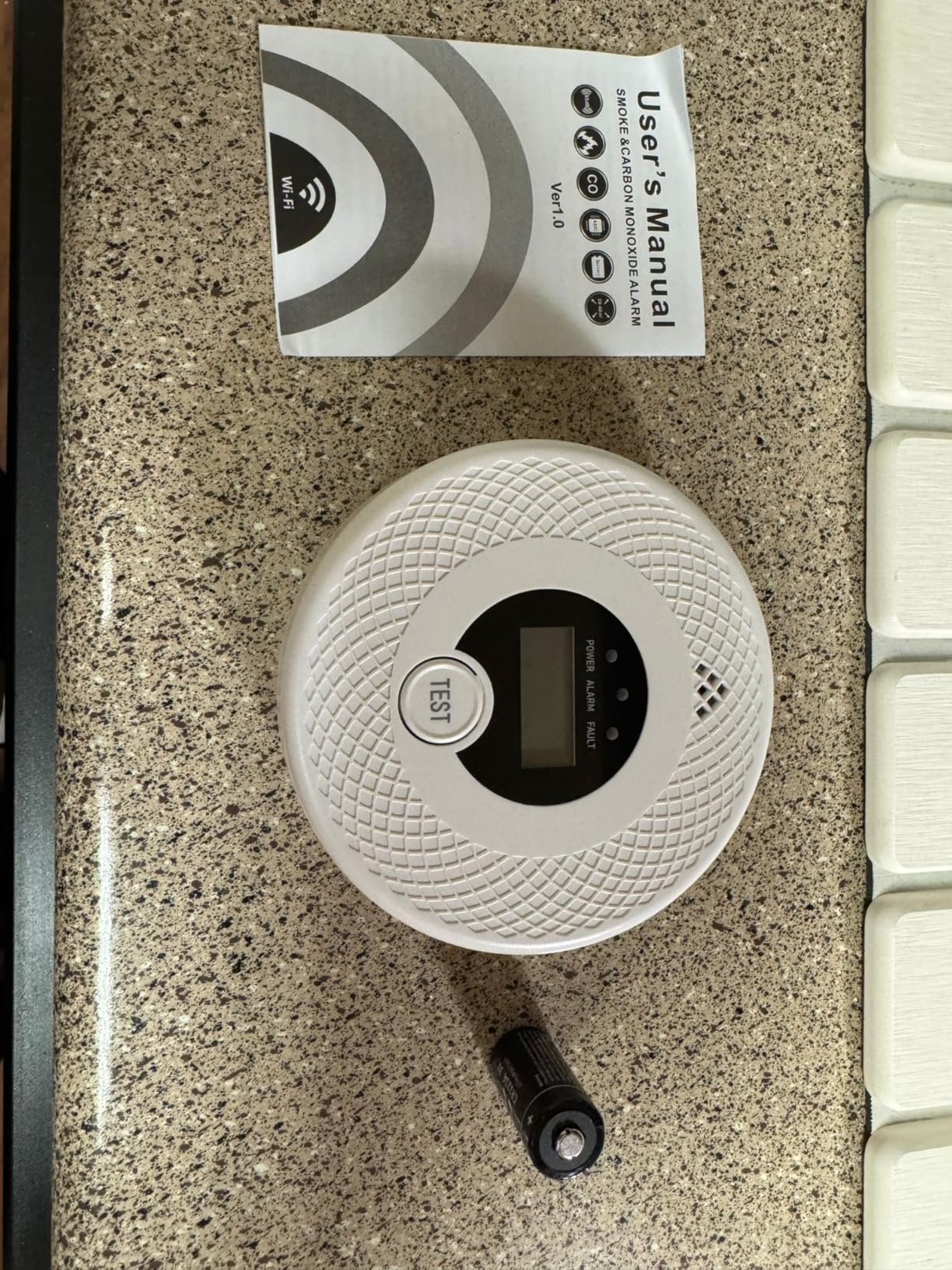 1-Pack Smart Smoke and Carbon Monoxide Detector with App Notifications, Replaceable Battery, Wi-Fi Smoke and CO Detector Combo for Home and Office, Easy Setup - Customer Photo 1