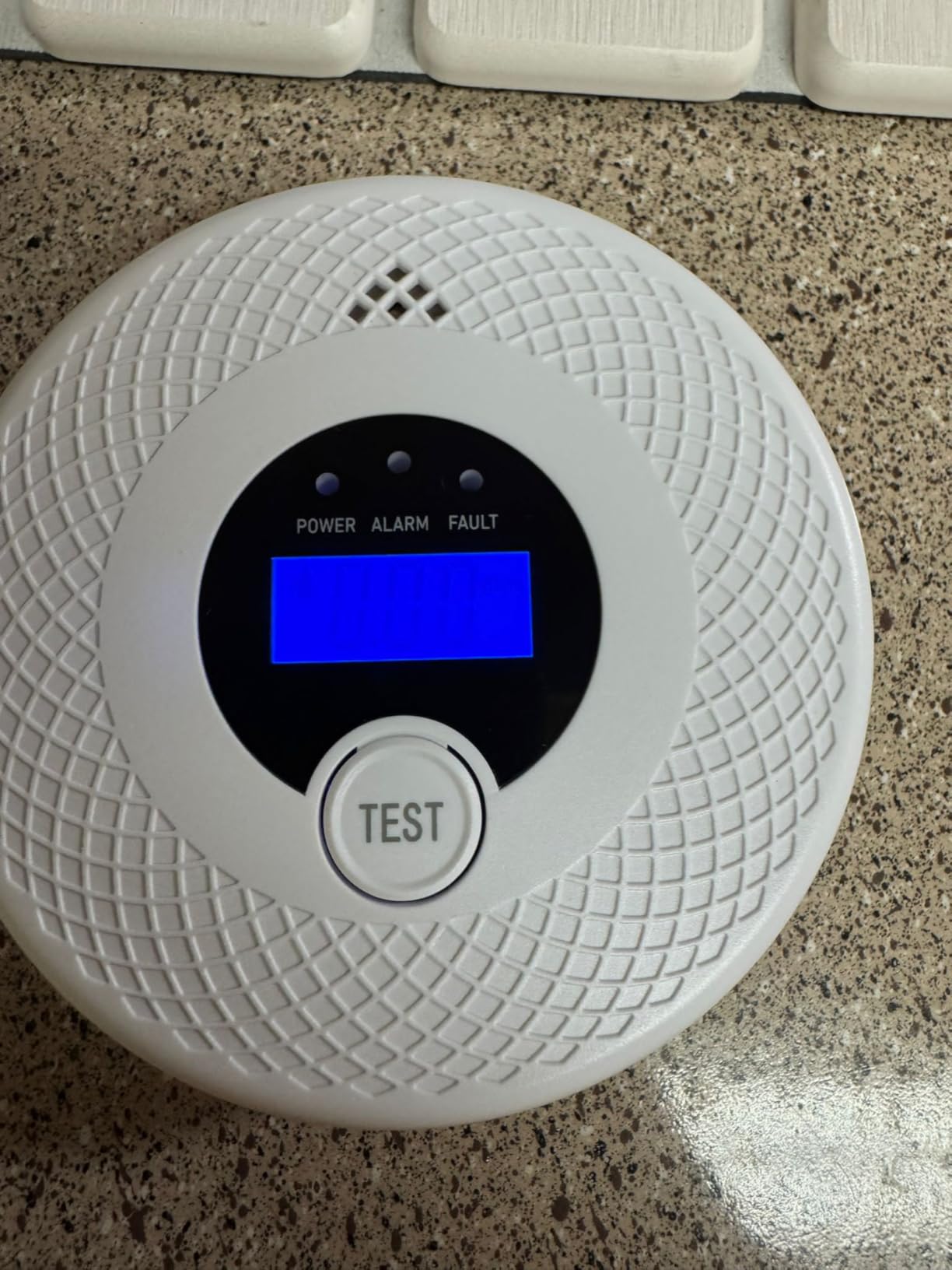 1-Pack Smart Smoke and Carbon Monoxide Detector with App Notifications, Replaceable Battery, Wi-Fi Smoke and CO Detector Combo for Home and Office, Easy Setup - Customer Photo 2