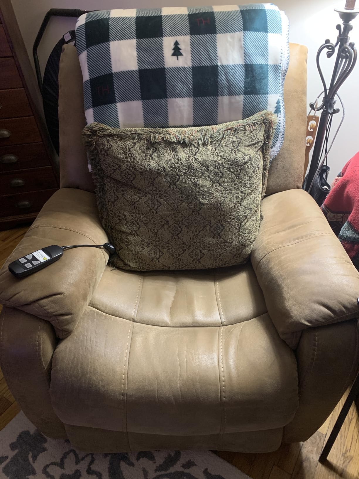 Signature Design by Ashley Crestmeade Modern Dual Motor Power Lift Recliner with Adjustable Backrest, USB Ports, Heat and Massage Function, Light Brown - Customer Photo 1