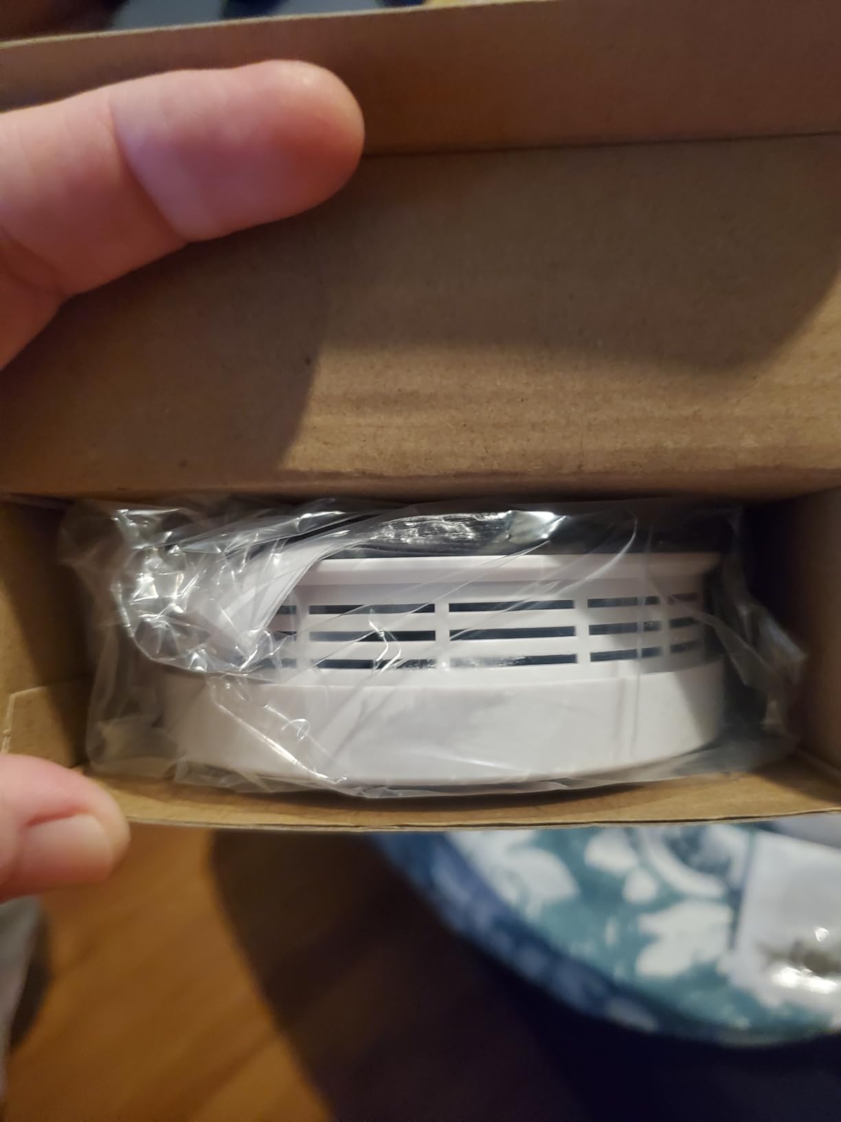 WiFi Carbon Monoxide & Smoke Detector 2-in-1 with Clear Display, Battery Powered, 85dB Warning, Test Button, Portable, Perfect for Bedroom, Living Room, RV, Essential for Family - Customer Photo 2