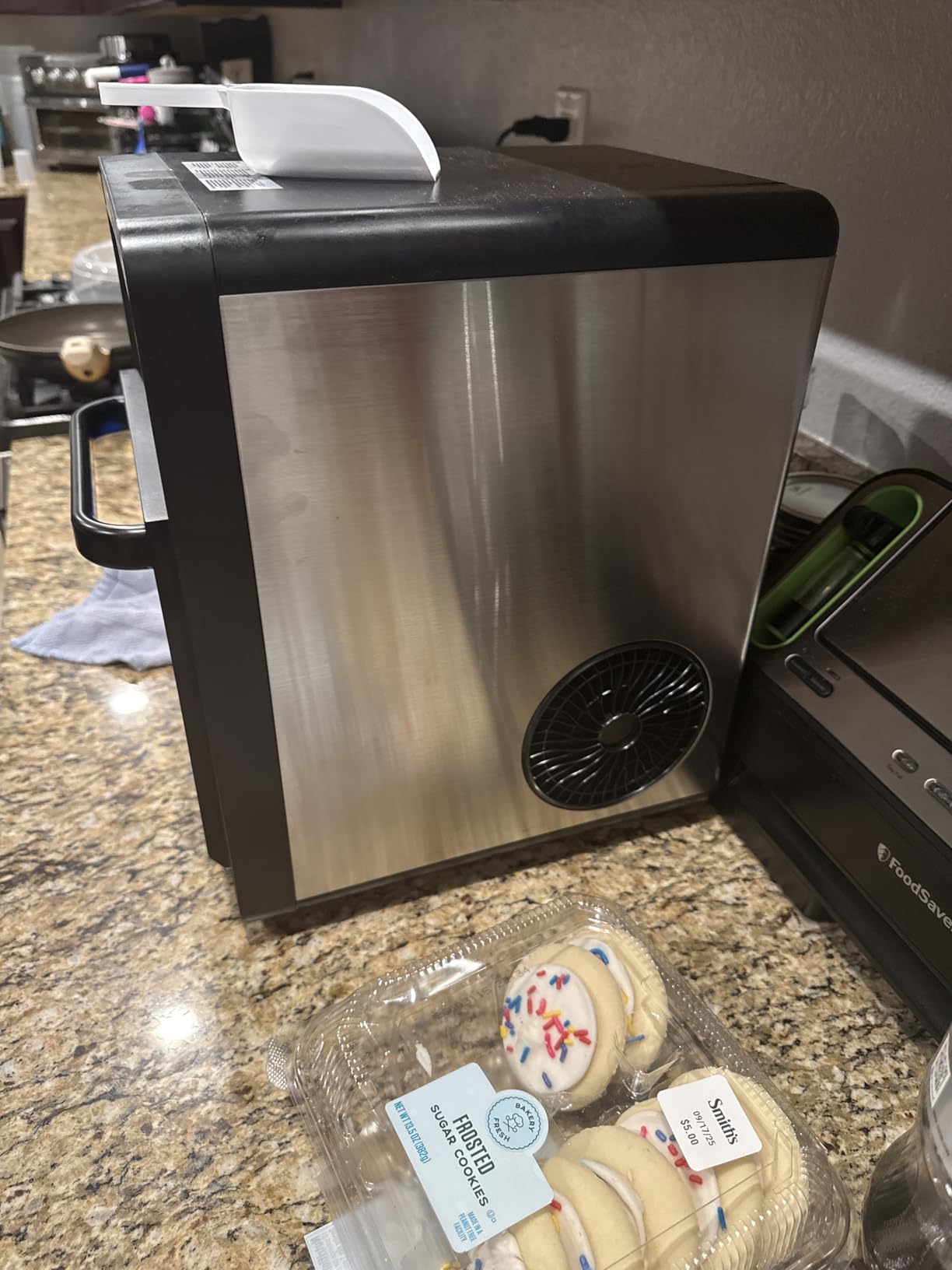 Silonn Crescent Ice Maker Countertop, Slow Melting & Crystal-Clear Ice, Self-Cleaning Ice Machine with Adjustable Ice Thickness & Timer Function, 16 Pcs in 15 Mins, 2000 Pcs per Day Customer Review Silonn Crescent Ice Maker Countertop, Slow Melting & Crystal-Clear Ice, Self-Cleaning Ice Machine with Adjustable Ice Thickness & Timer Function, 16 Pcs in 15 Mins, 2000 Pcs per Day - Customer Photo 1