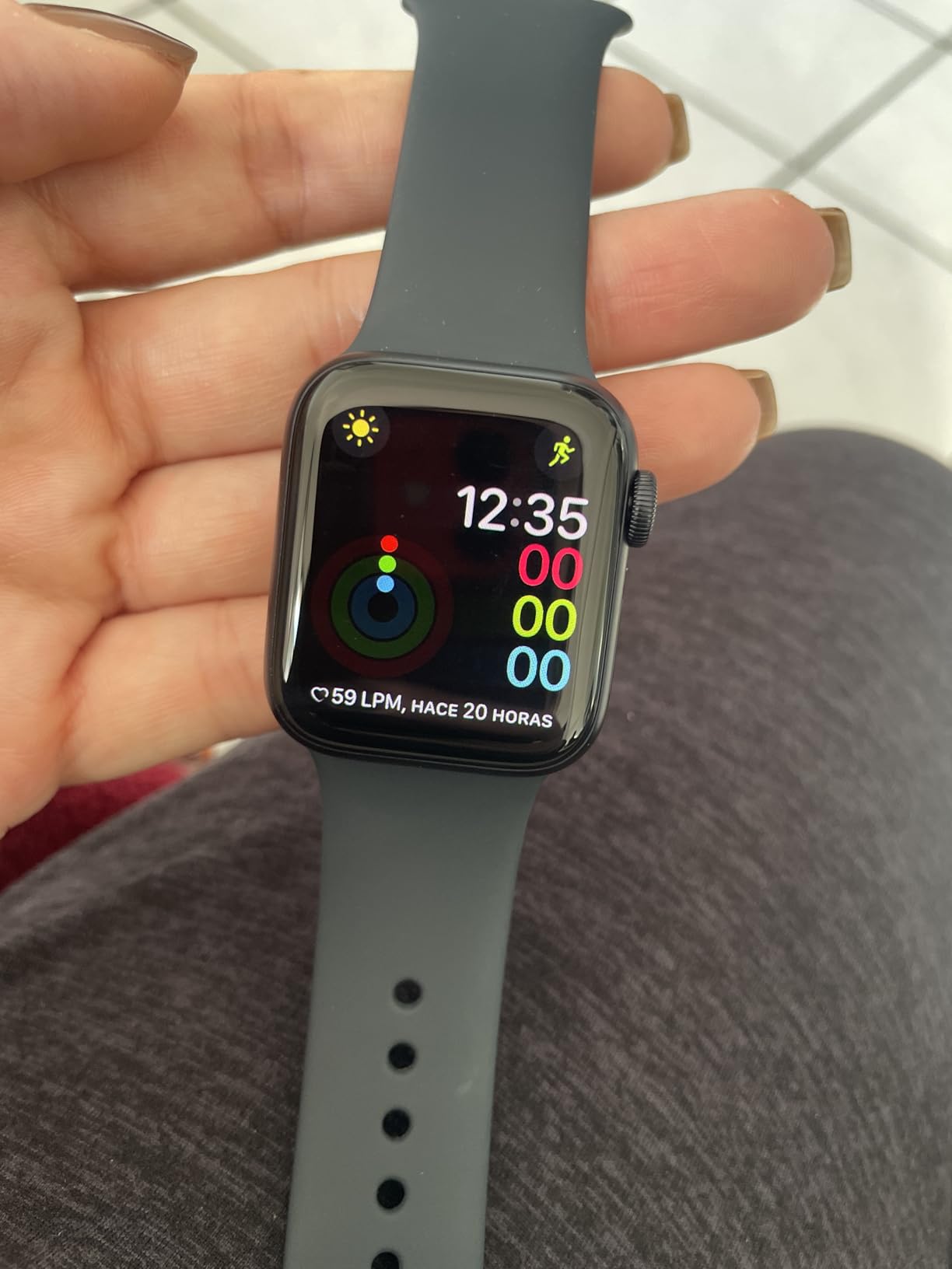 Apple Watch SE 3 [GPS 40mm] Smartwatch with Midnight Aluminum Case with Midnight Sport Band - S/M. Fitness and Sleep Trackers, Heart Rate Monitor, Always-On Display, Water Resistant - Customer Photo 1