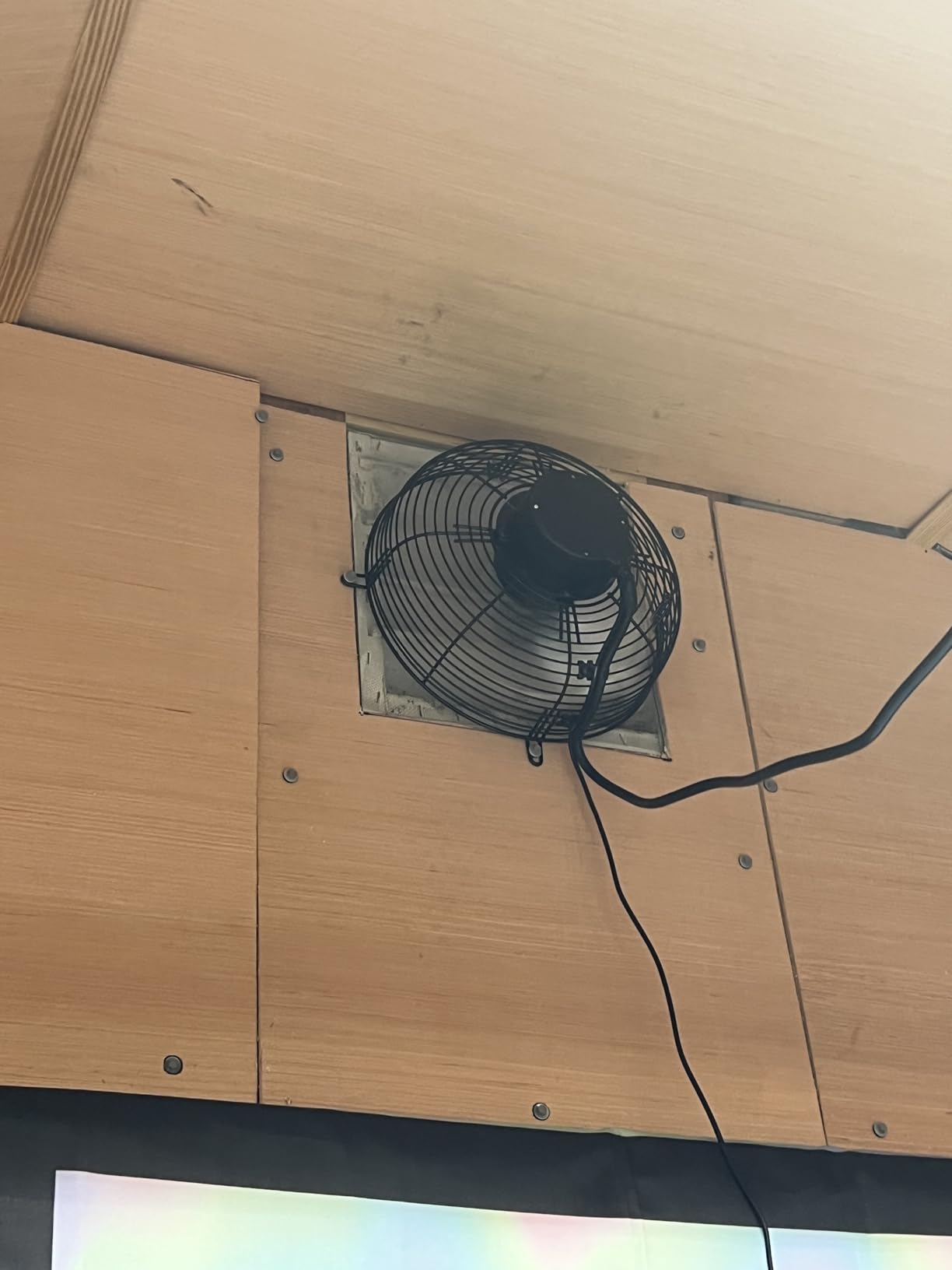 VEVOR 16 inch Shutter Exhaust Fan, Wall Mounted Attic Vent Fan with Smart Programming Variable Speed Temperature Control, 3000 CFM,EC Motor,Timer, for Shed,Garage,Greenhouse Ventilation Cooling,Black - Customer Photo 2