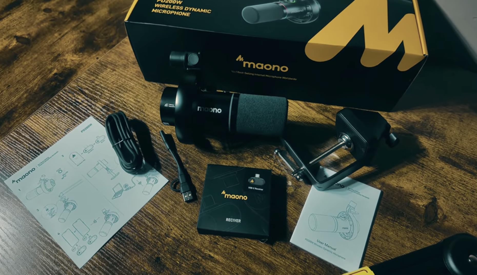 MAONO PD200W Hybrid Wireless Podcast Microphone for PC, XLR USB Dynamic Mic Kit with Boom Arm, Software, Noise Cancellation, for Vocal Recording, Streaming, Content Creation, Home Studio, Voiceover - Customer Photo 1