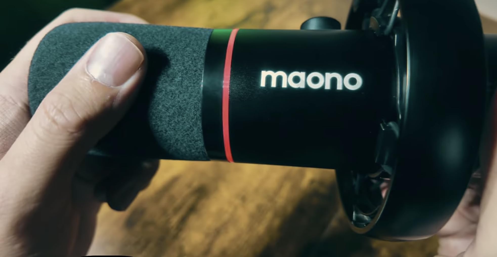 MAONO PD200W Hybrid Wireless Podcast Microphone for PC, XLR USB Dynamic Mic Kit with Boom Arm, Software, Noise Cancellation, for Vocal Recording, Streaming, Content Creation, Home Studio, Voiceover - Customer Photo 2