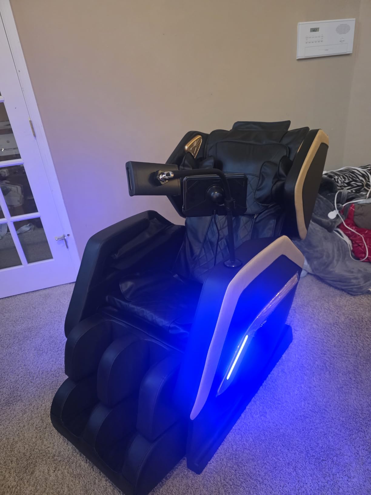 Massage Chair Full Body, Zero Gravity Massage Chair 2025 for Back Fatigue with 10 Fixed Rollers, Airbags, Heating, Phone Controller, Bluetooth Speaker, Nightlights for Living Room, Bedroom - Customer Photo 1