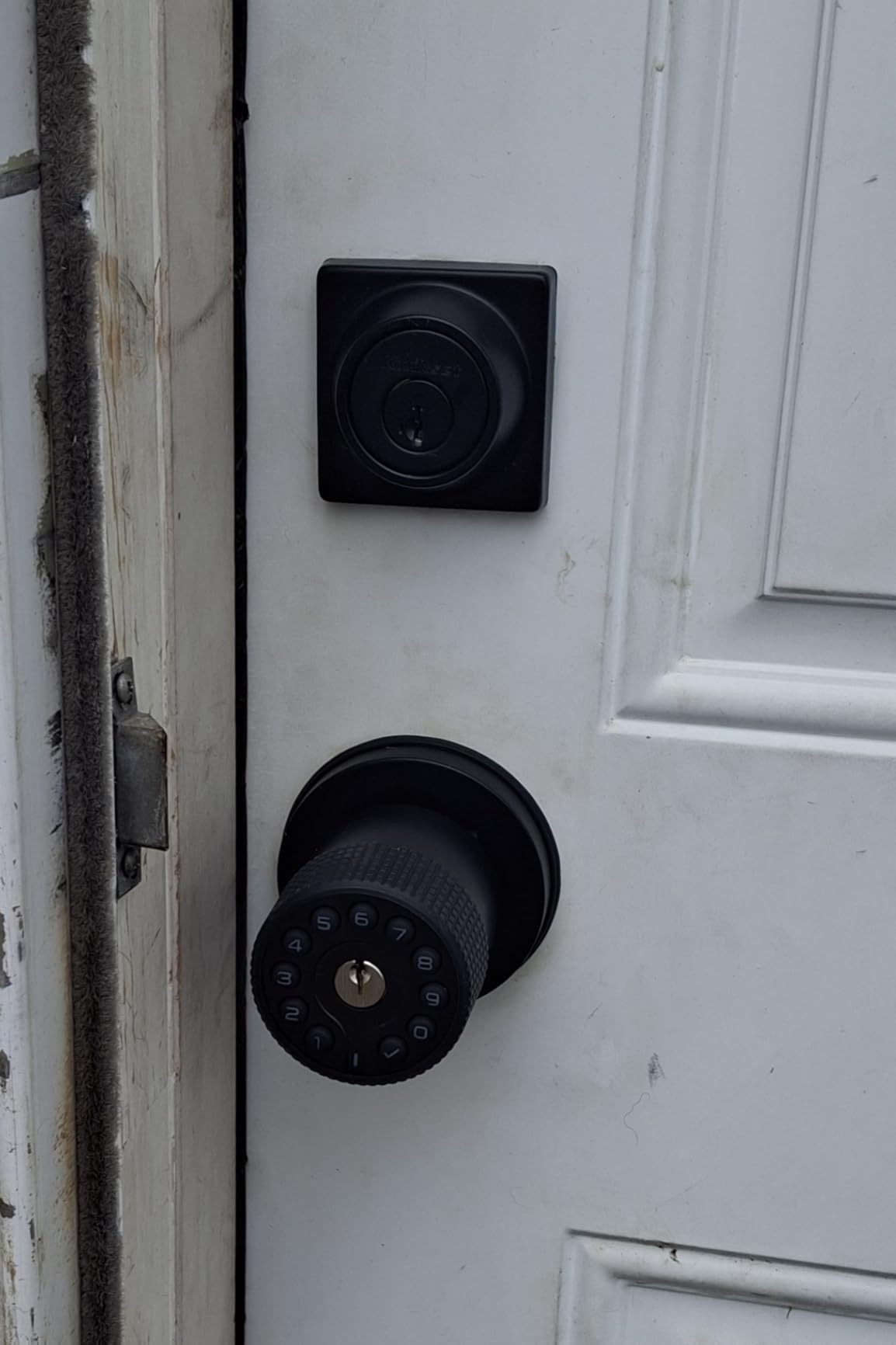 Kwikset 660 Deadbolt Lock, Satin Chrome Round Exterior Keyed Front Entry Door, Pick Resistant SmartKey Rekey Security, Single Cylinder Dead Bolt - Customer Photo 1