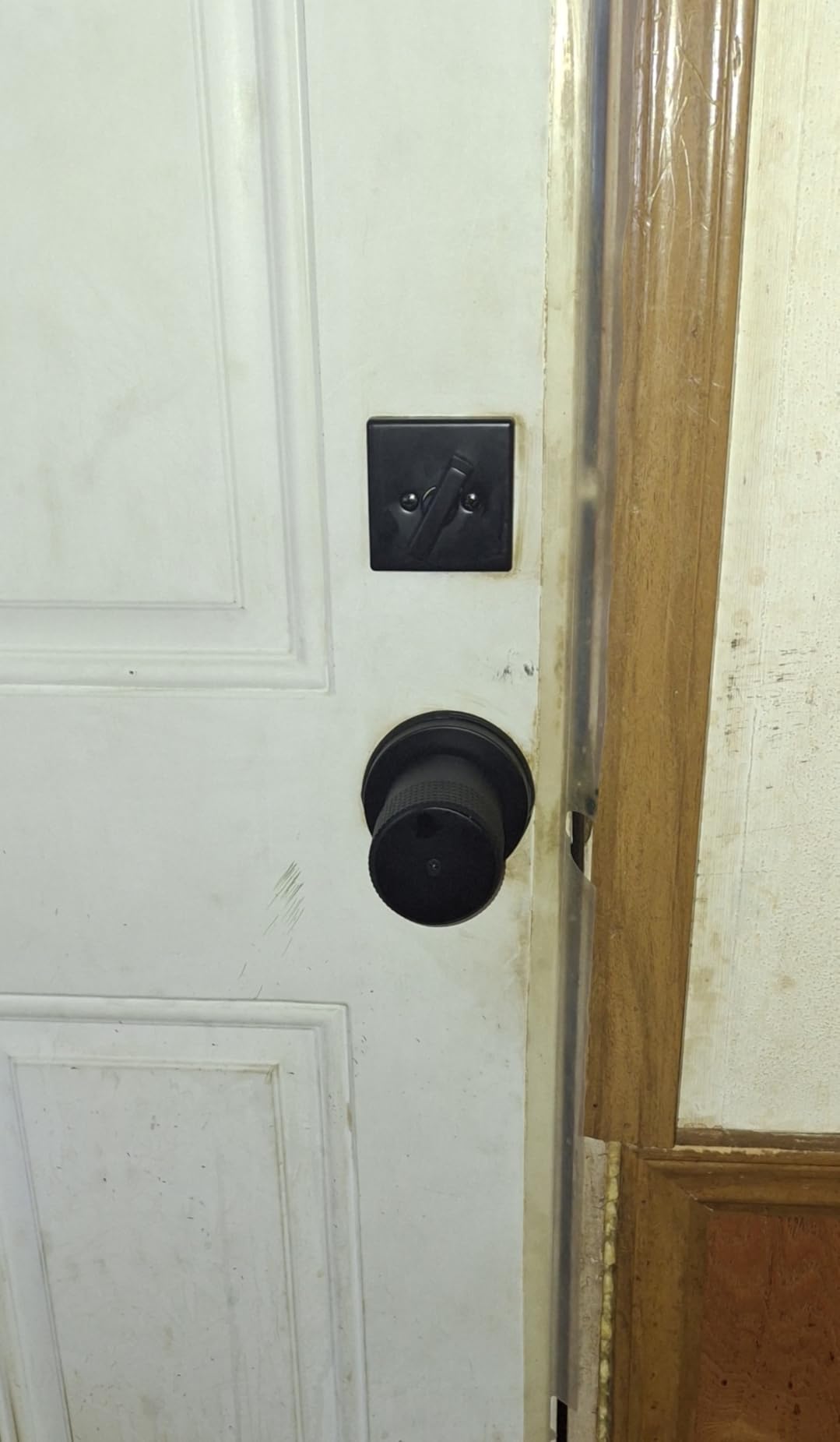 Kwikset 660 Deadbolt Lock, Satin Chrome Round Exterior Keyed Front Entry Door, Pick Resistant SmartKey Rekey Security, Single Cylinder Dead Bolt - Customer Photo 2