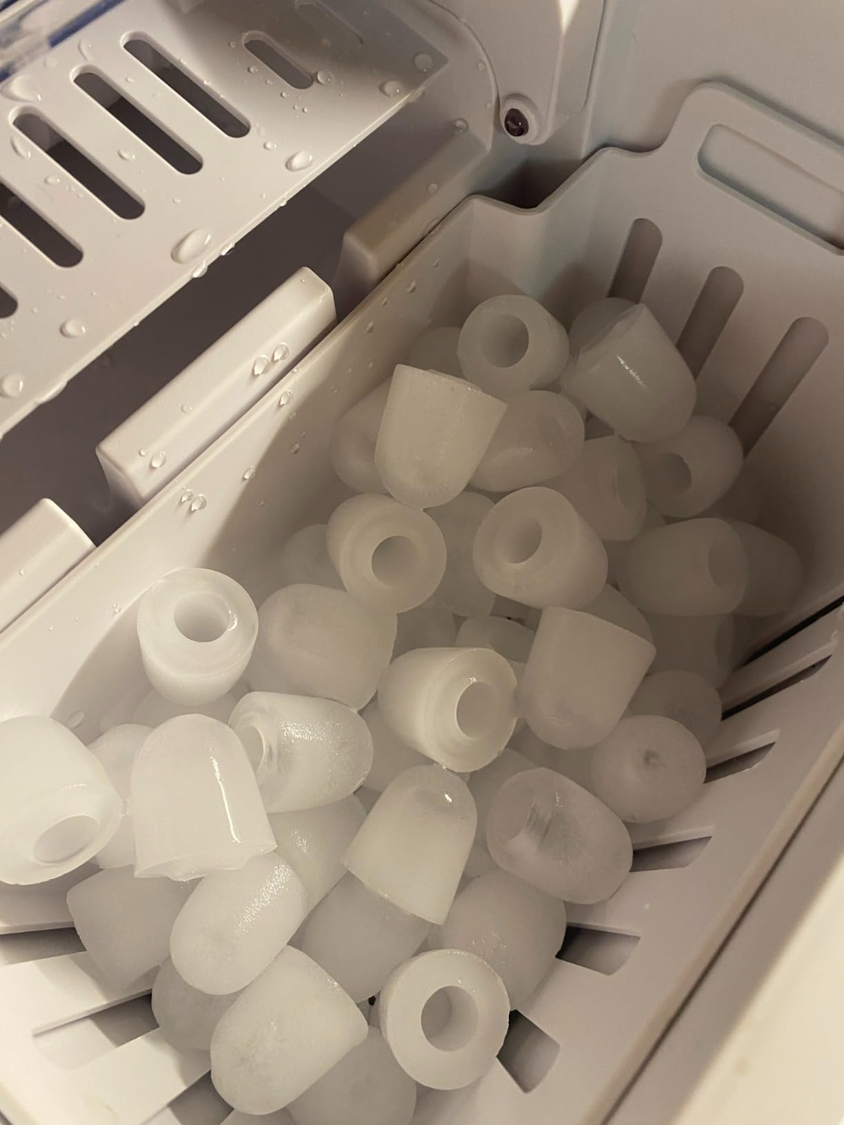 OLIXIS Ice Maker Machine with Handle,26lbs in 24Hrs,9 Ice Cubes in 6 Mins,Auto-Cleaning Portable Ice Maker with Basket and Scoop, Countertop Ice Maker for Home/Kitchen/Camping/RV, Sleek Black - Customer Photo 2