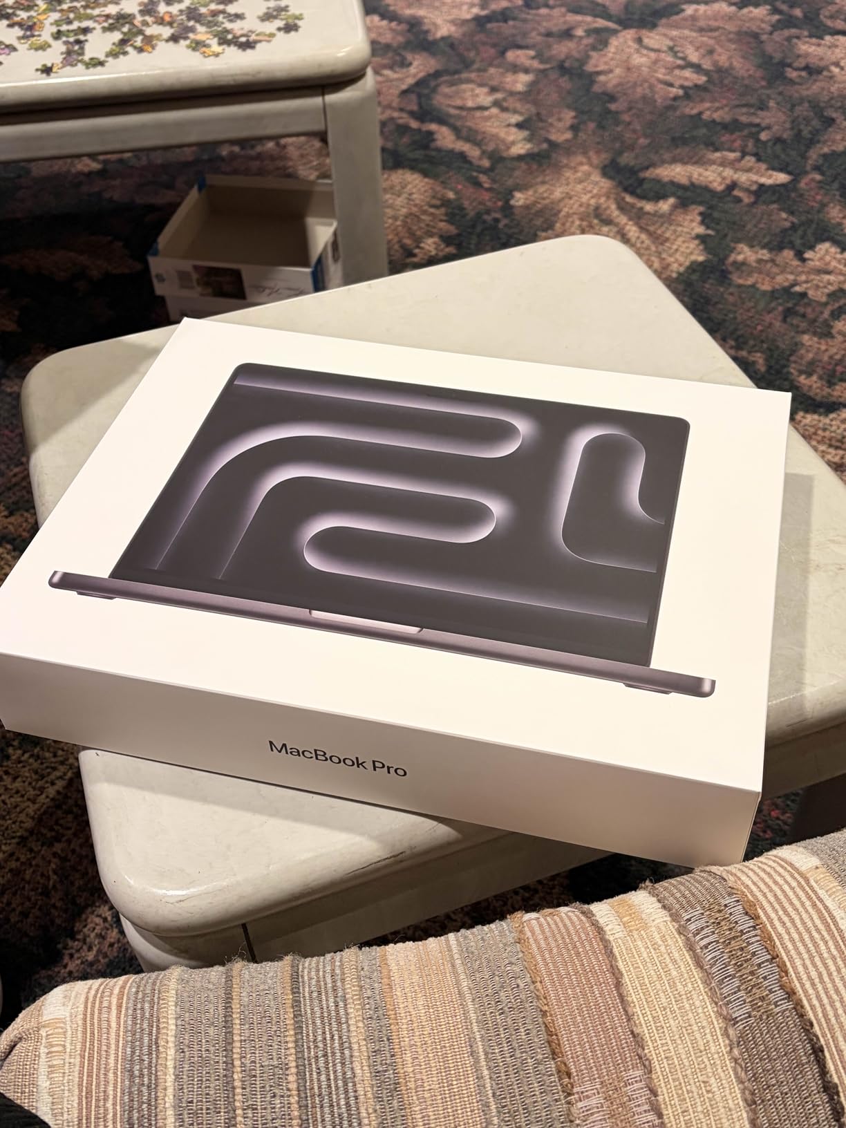 Apple 2025 MacBook Pro Laptop with M5 chip with 10‑core CPU and 10‑core GPU: Built for Apple Intelligence, 14.2-inch Liquid Retina XDR Display, 16GB Unified Memory, 512GB SSD Storage; Space Black - Customer Photo 1