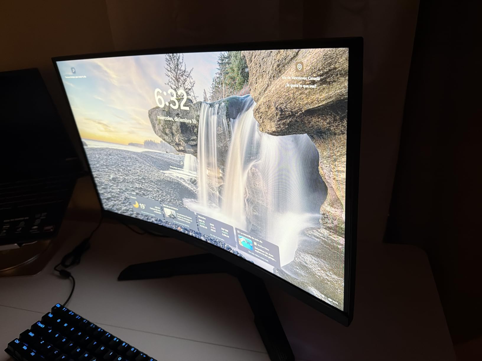 KOORUI 27 Inch Curved Monitor FHD 1080P 144Hz Gaming Office Computer Monitors, 1500R PC Screen with HDMI VGA, Eye Care TUV Rheinland Certified, Tilt Adjustable, Black. - Customer Photo 1