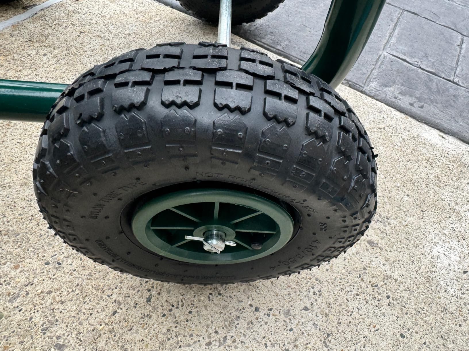 Outvita Garden Hose Reel Cart, Lawn Water Planting Cart with Wheels, Heavy Duty Outdoor Yard Water Planting Truck Holds 250-Feet of 5/8-Inch Hose with Storage Basket for Patio Farm(Green) - Customer Photo 1