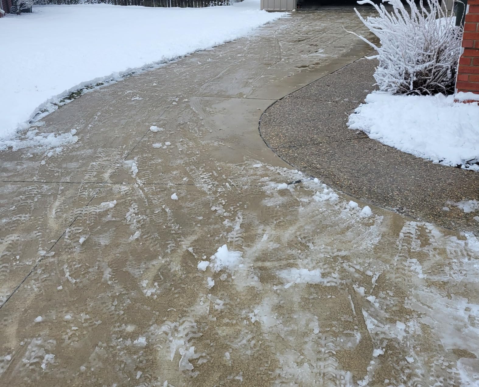 21-Inch Gas Snow Blower, 212cc Single-Stage Snow Thrower, Lightweight 21